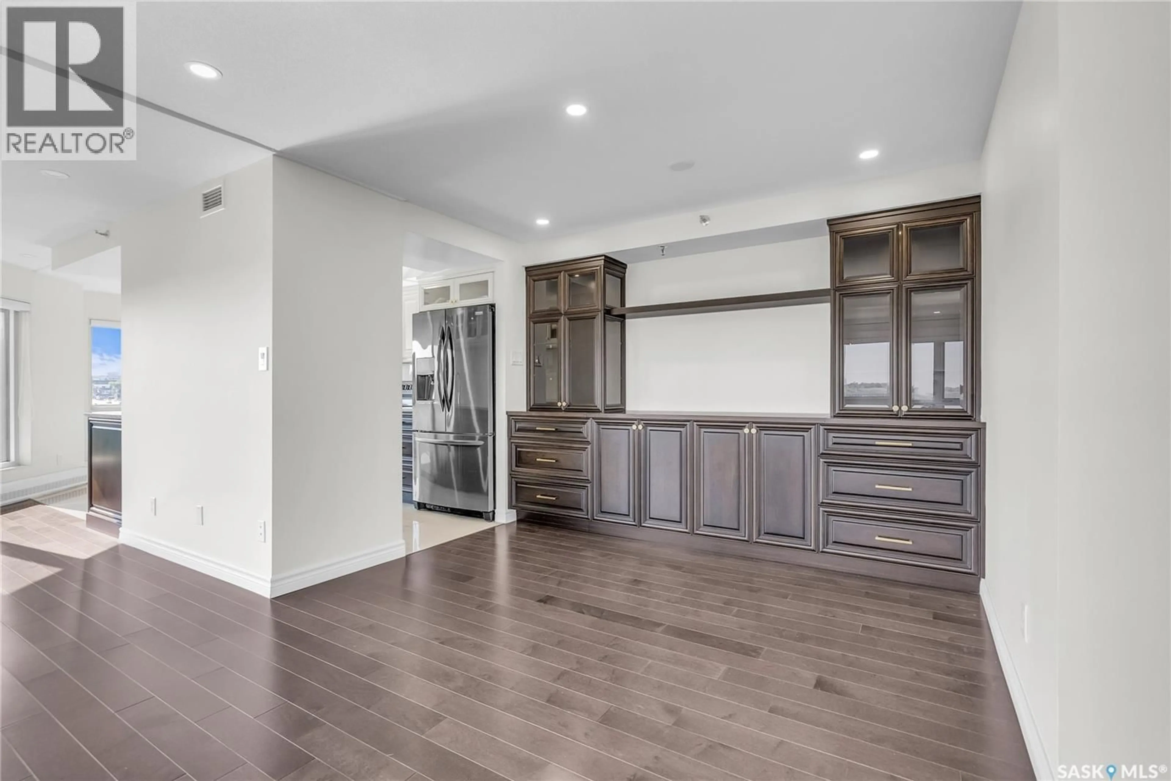 Open concept kitchen, wood/laminate floor for 840 424 SPADINA CRESCENT, Saskatoon Saskatchewan S7K6X7