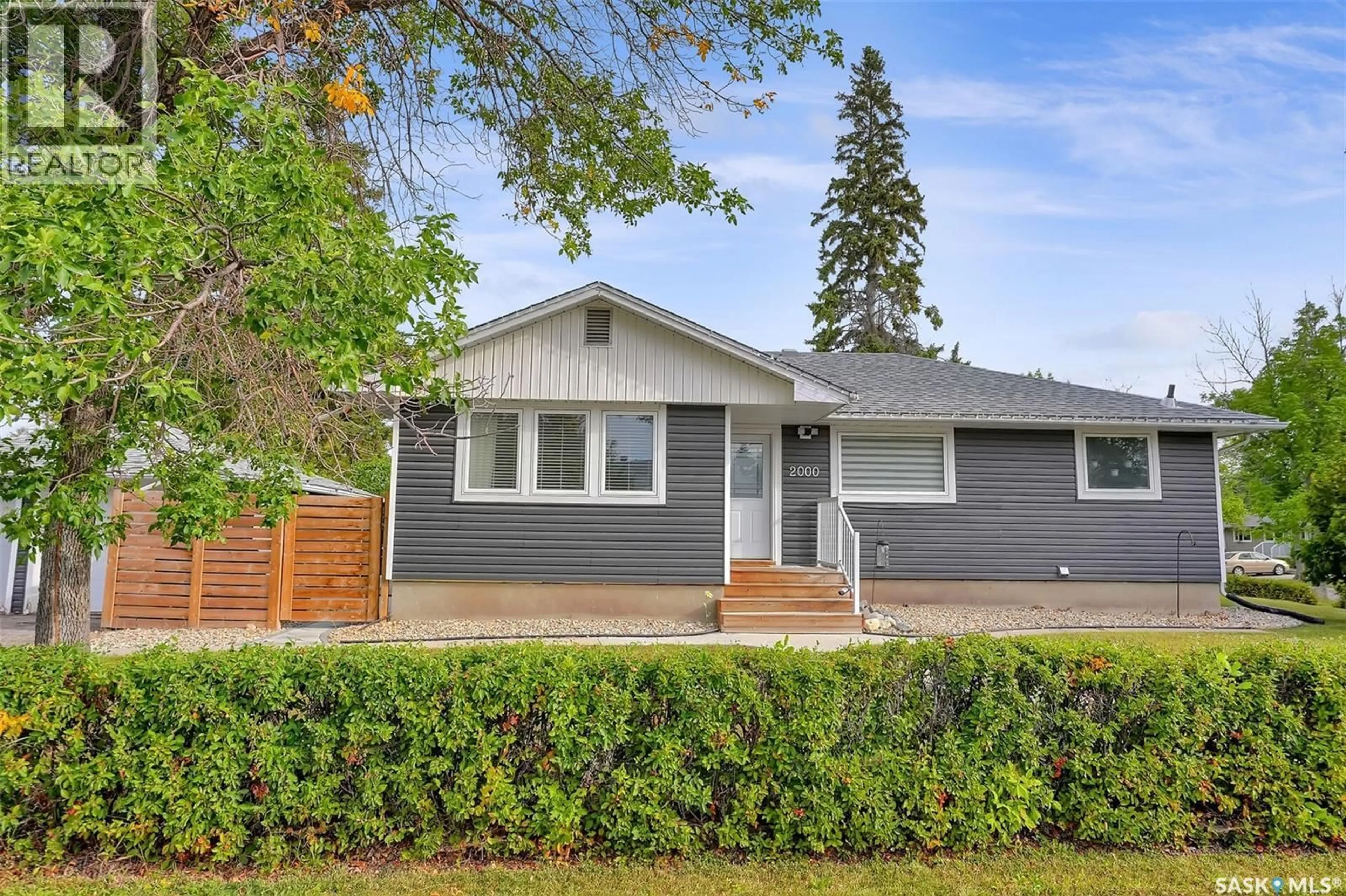 Home with vinyl exterior material, street for 2000 JUBILEE AVENUE, Regina Saskatchewan S4S3T8