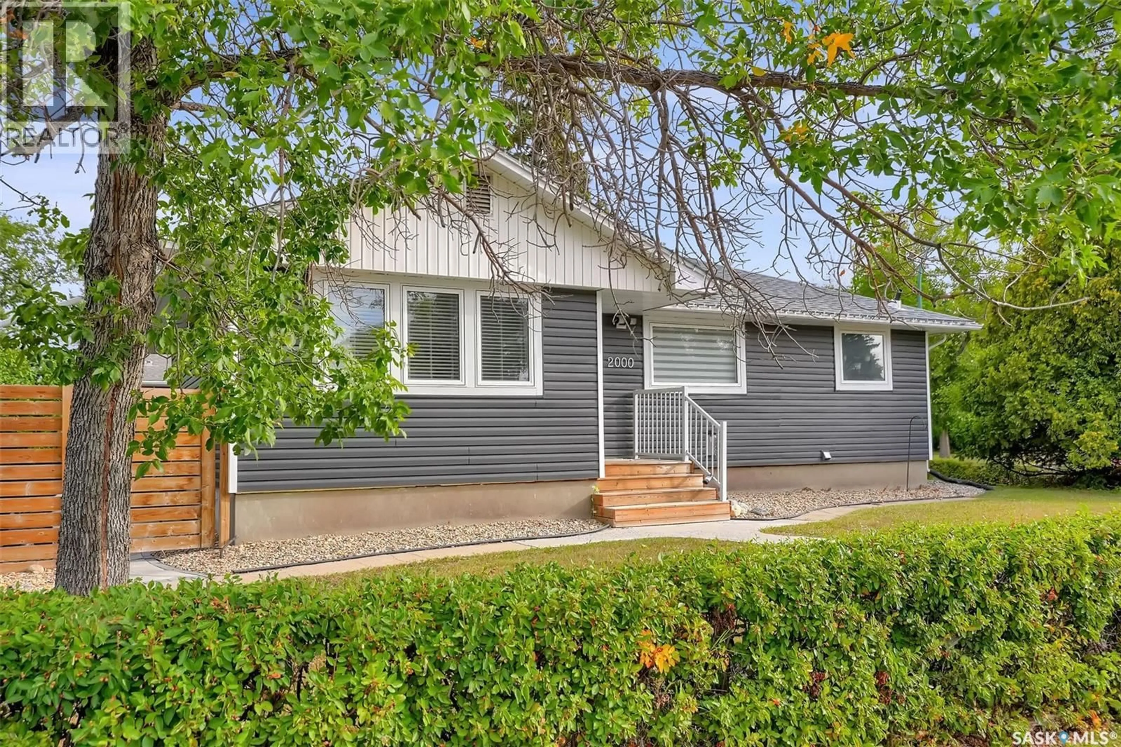 Home with vinyl exterior material, street for 2000 JUBILEE AVENUE, Regina Saskatchewan S4S3T8