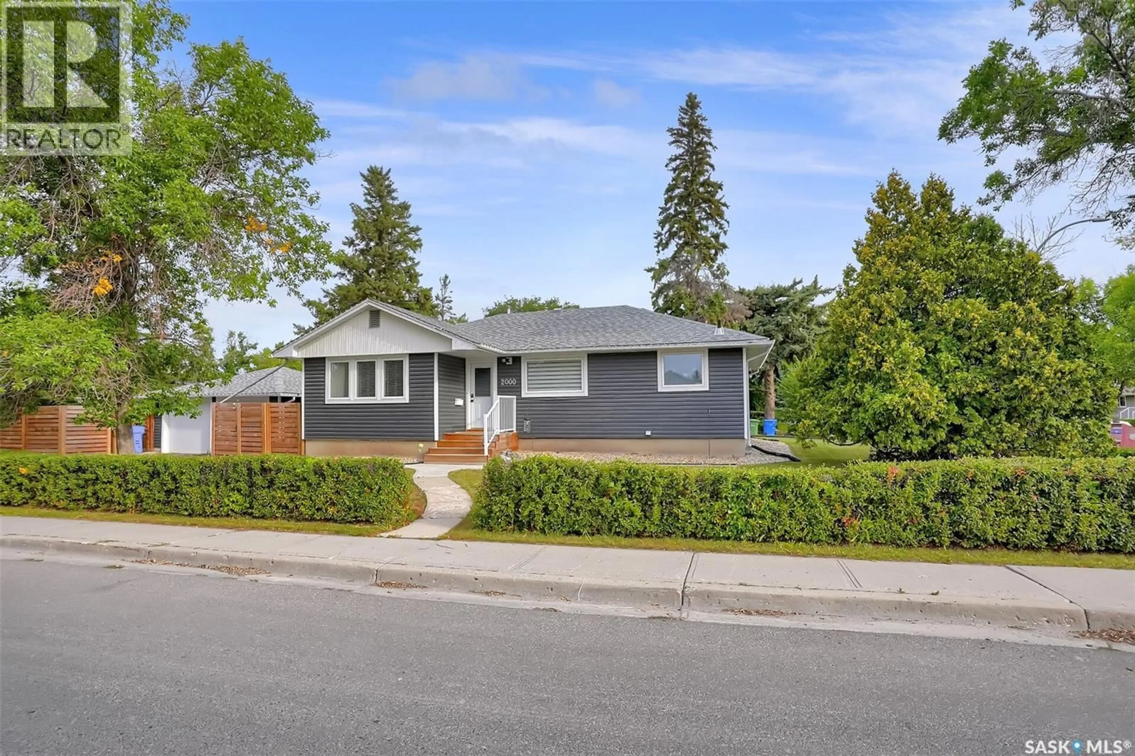 Home with vinyl exterior material, street for 2000 JUBILEE AVENUE, Regina Saskatchewan S4S3T8