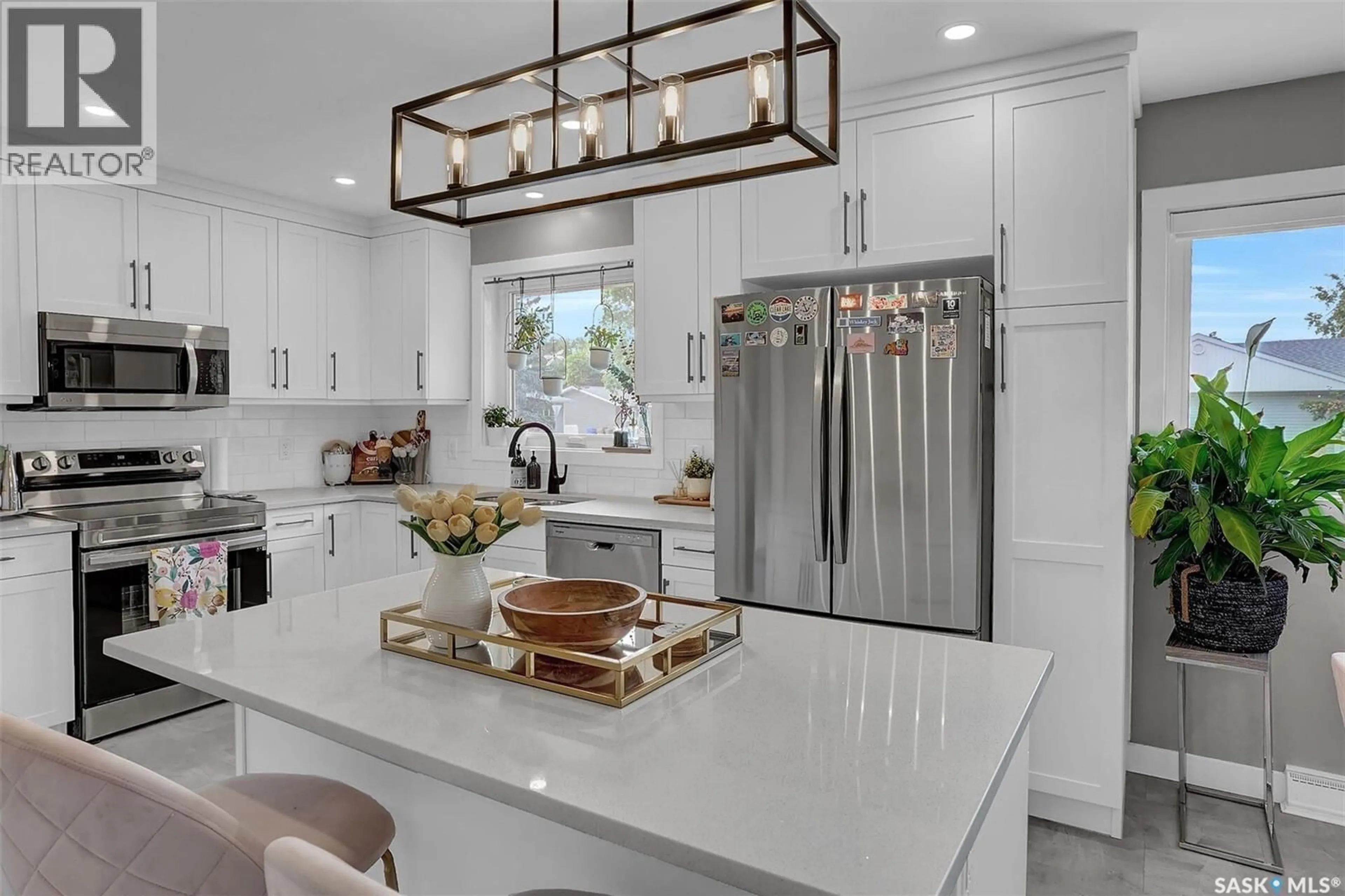 Contemporary kitchen, ceramic/tile floor for 2000 JUBILEE AVENUE, Regina Saskatchewan S4S3T8