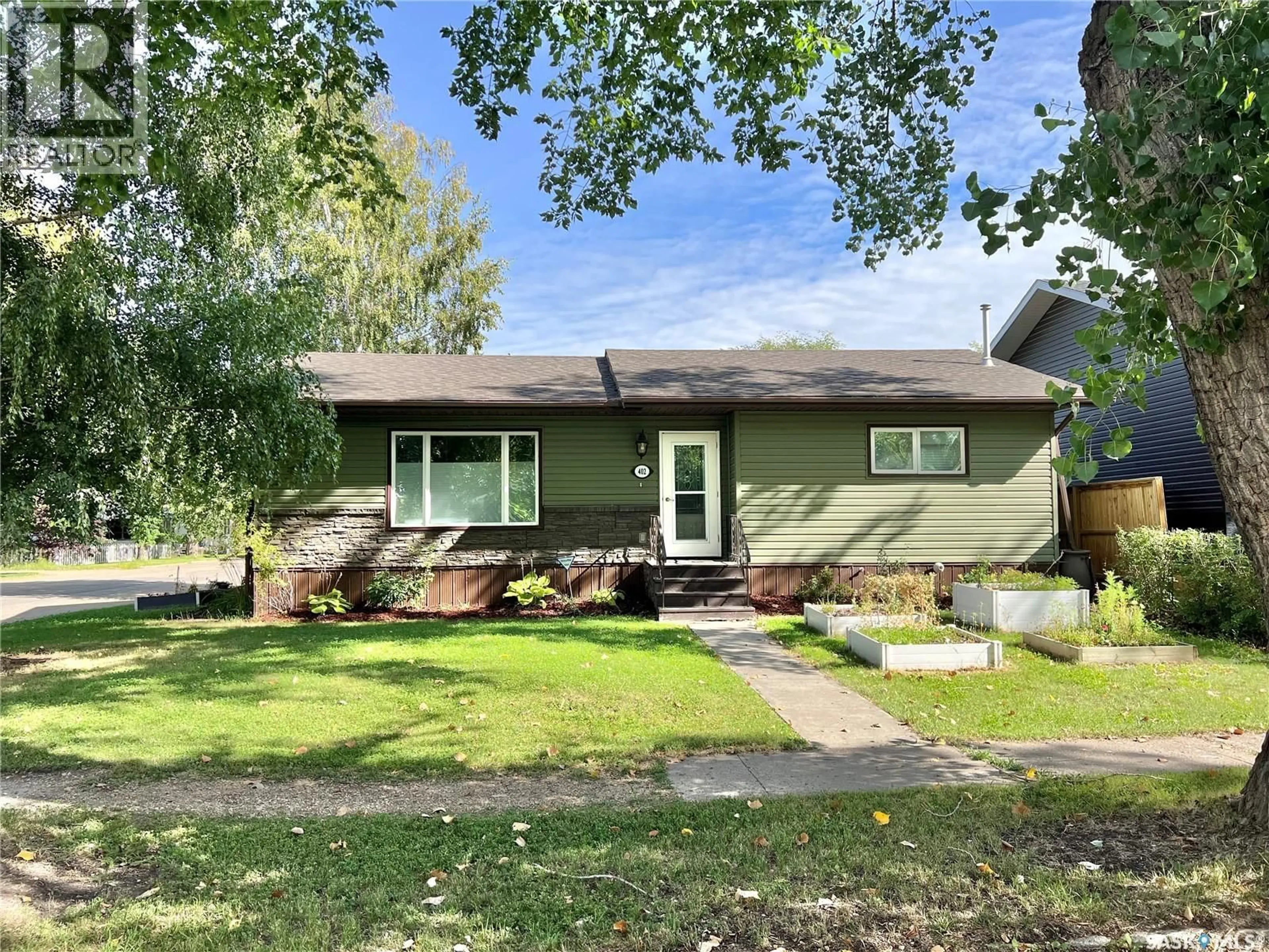 Home with vinyl exterior material, street for E - 402 CRAWFORD AVENUE, Melfort Saskatchewan S0E1A0