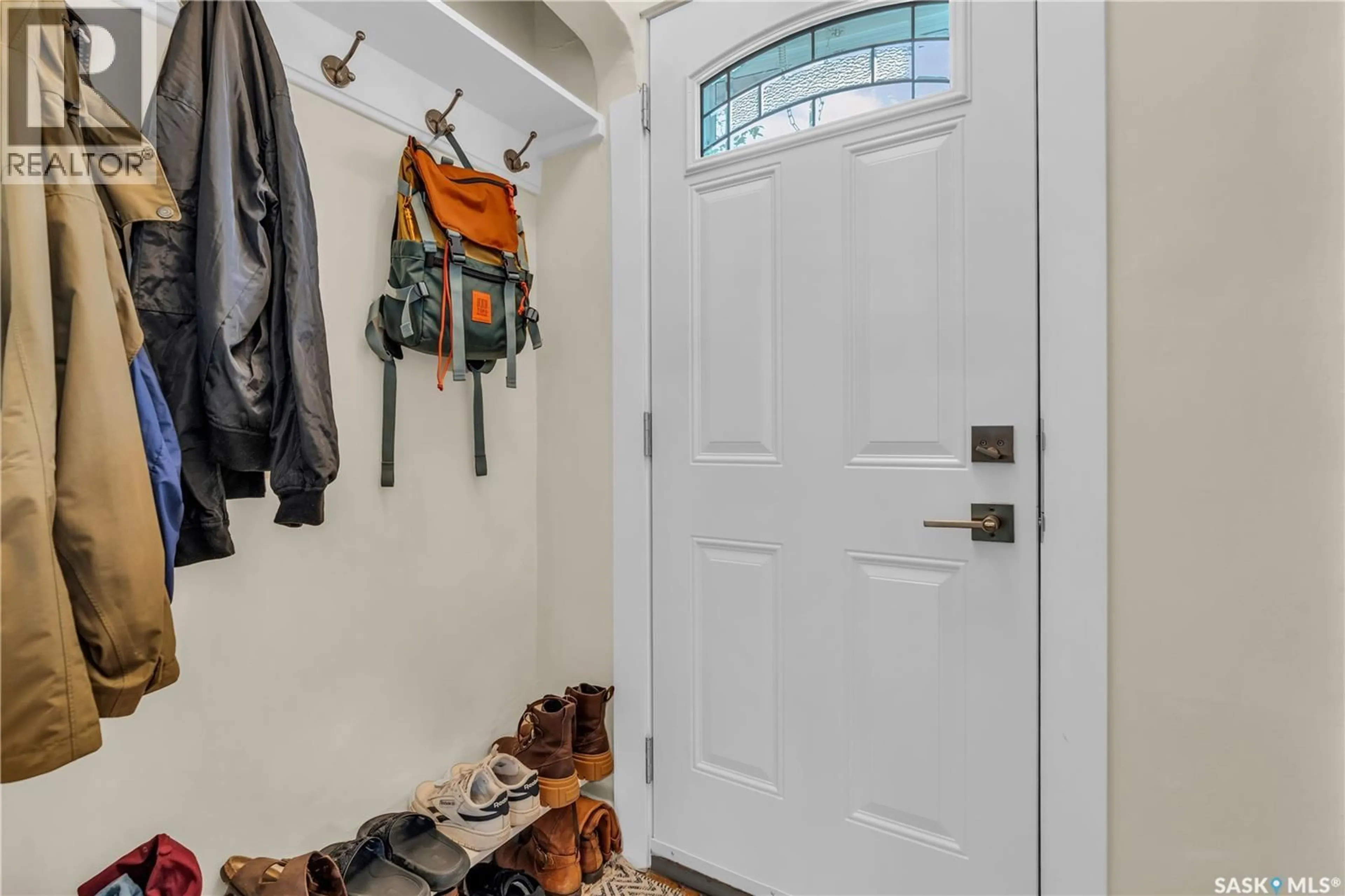 Indoor entryway for 2256 EDGAR STREET, Regina Saskatchewan S4N3K9