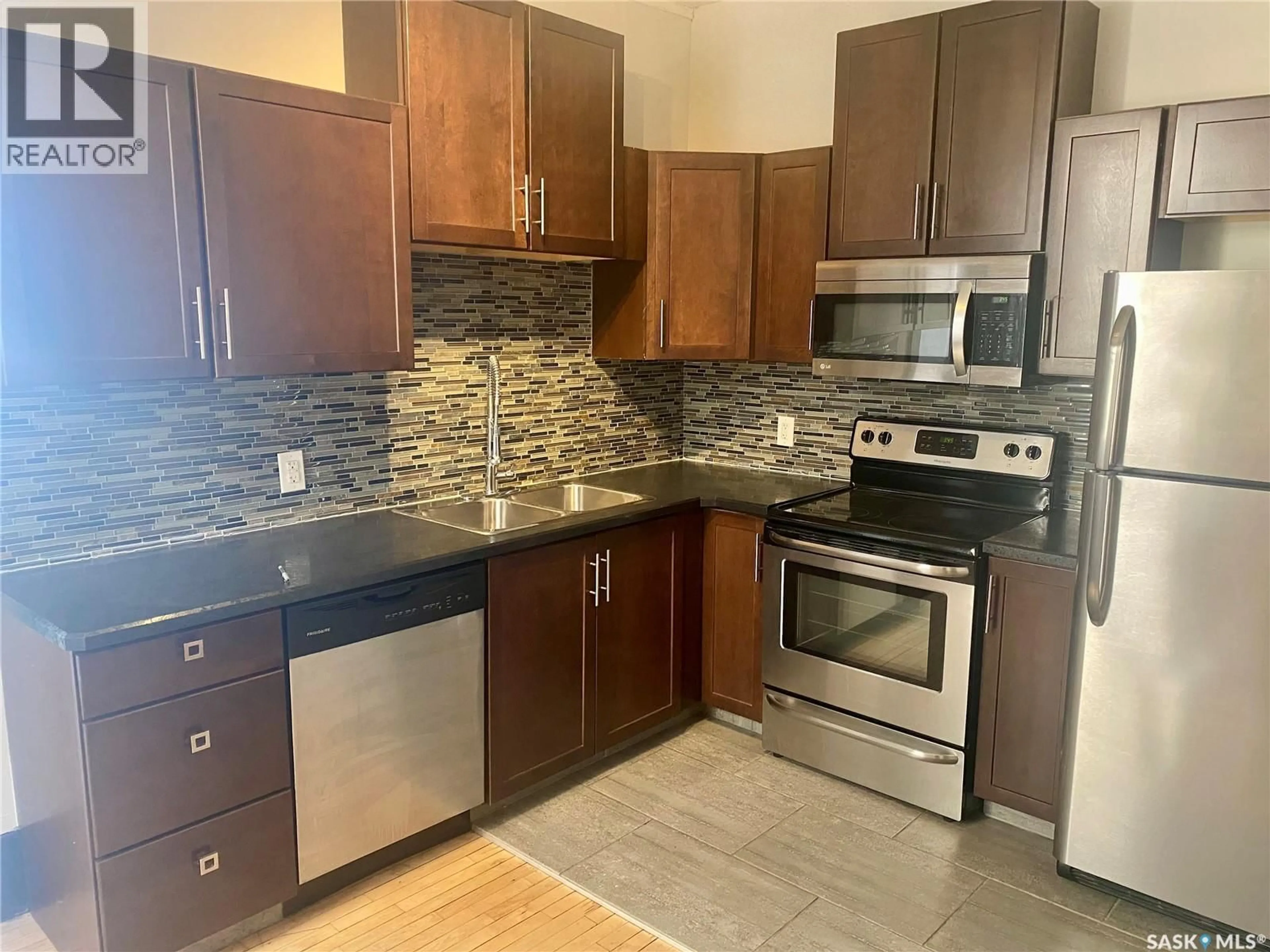 Standard kitchen, unknown for 19 2201 14TH AVENUE, Regina Saskatchewan S4P0X9