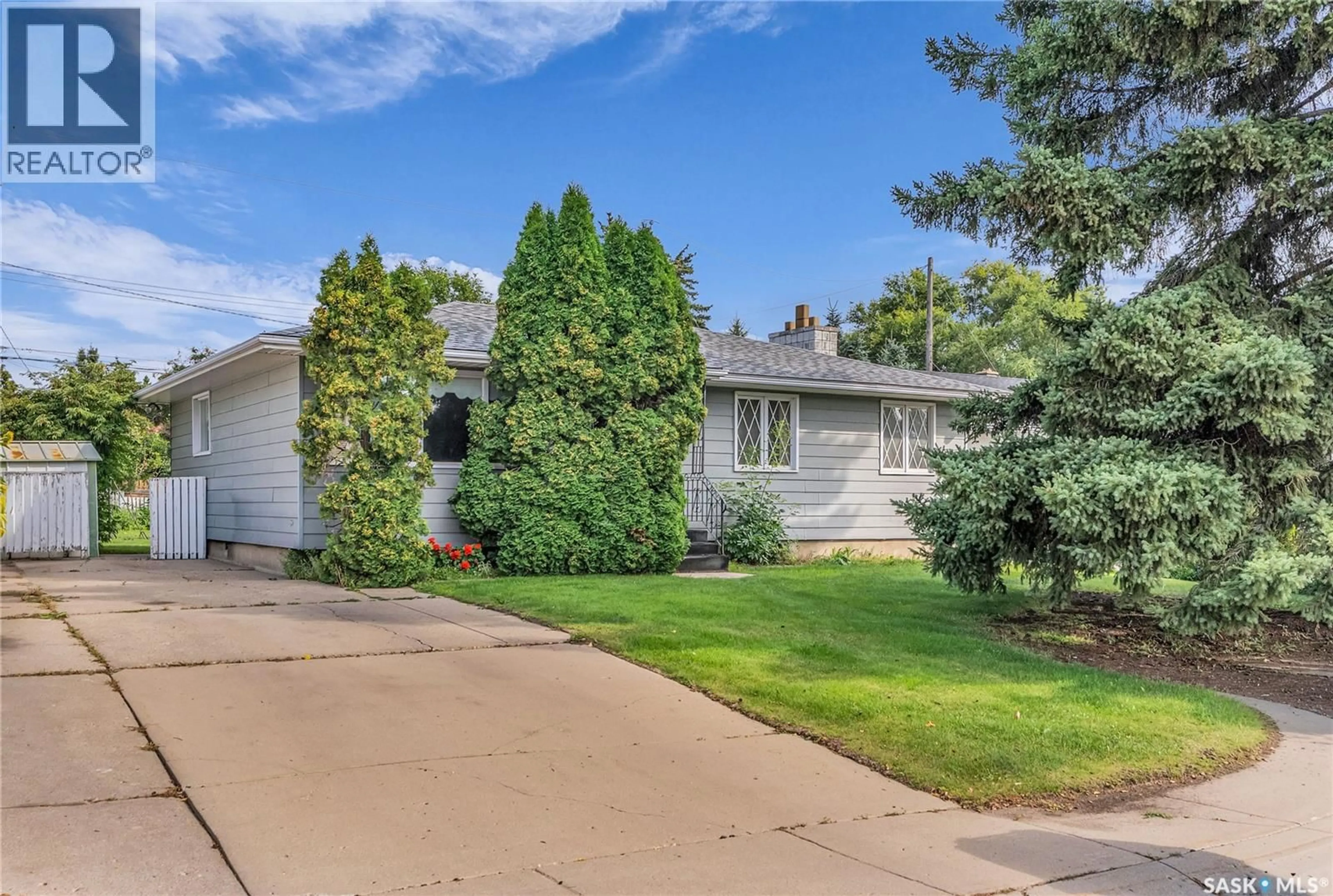 Home with vinyl exterior material, street for 102 O'NEIL CRESCENT, Saskatoon Saskatchewan S7N1W8