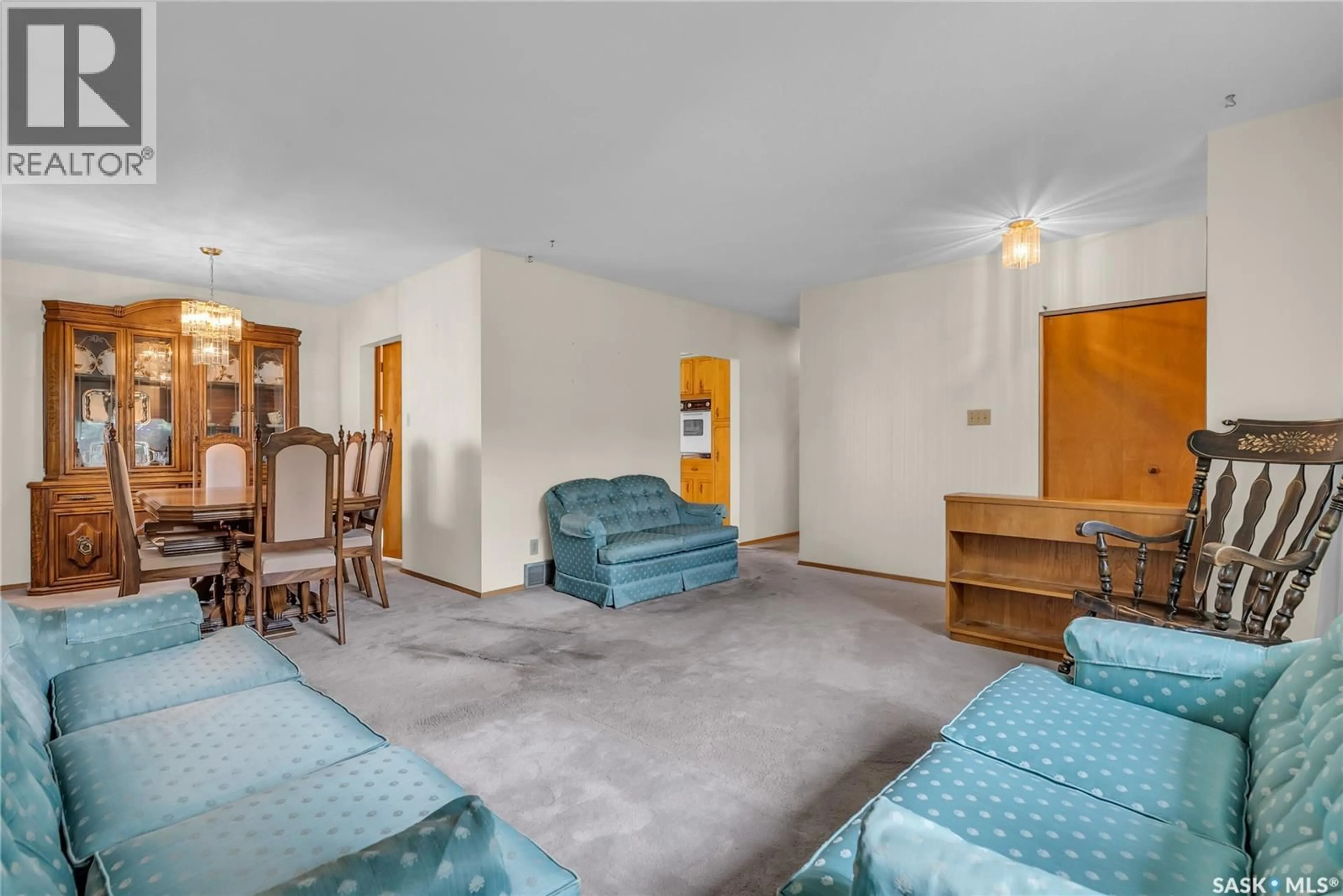 Living room with furniture, carpet floor for 102 O'NEIL CRESCENT, Saskatoon Saskatchewan S7N1W8