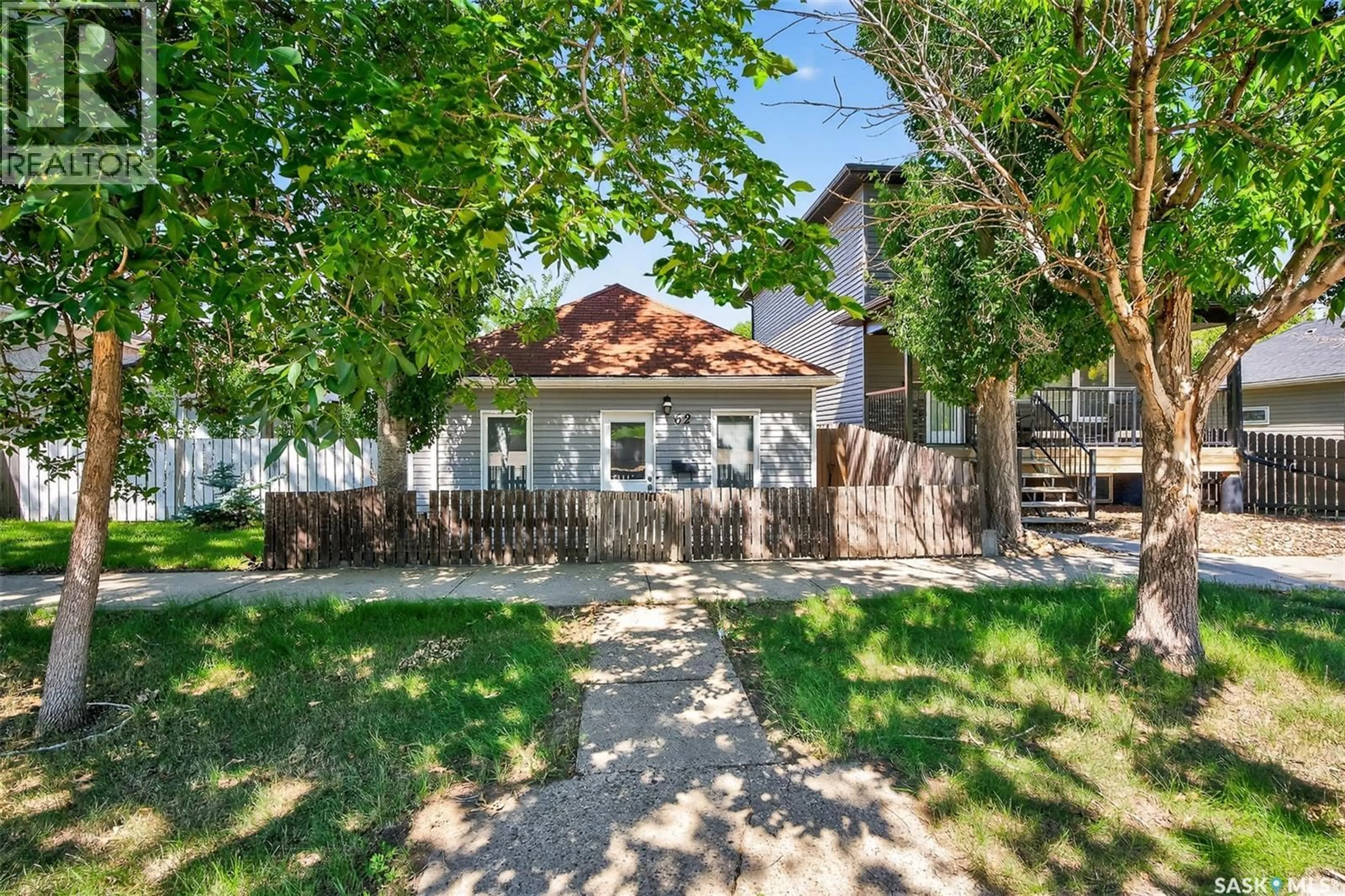 Patio, street for 62 IROQUOIS STREET, Moose Jaw Saskatchewan S6H4S8