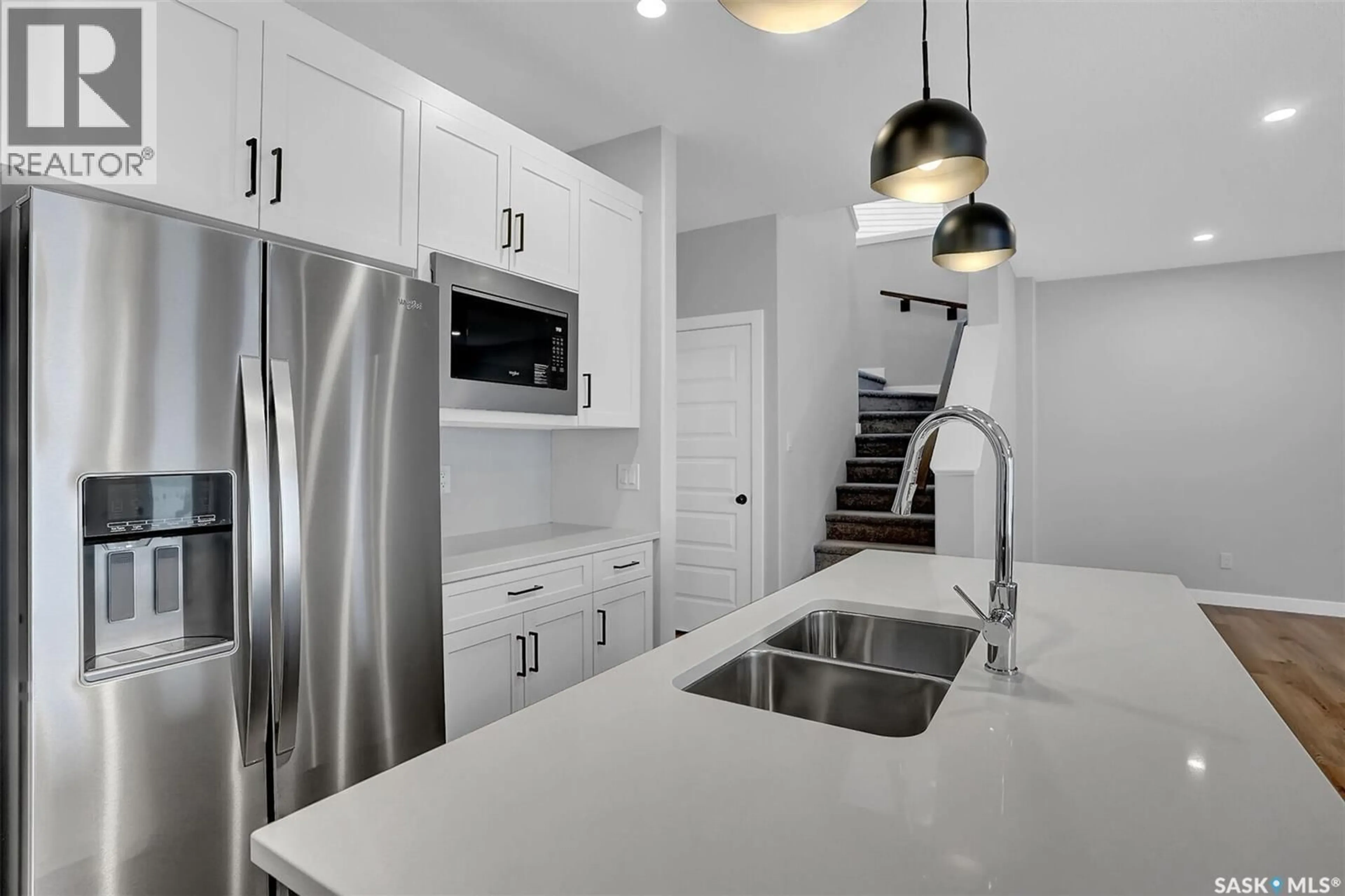 Contemporary kitchen, unknown for 106 KATZ AVENUE, Saskatoon Saskatchewan S7V1S9