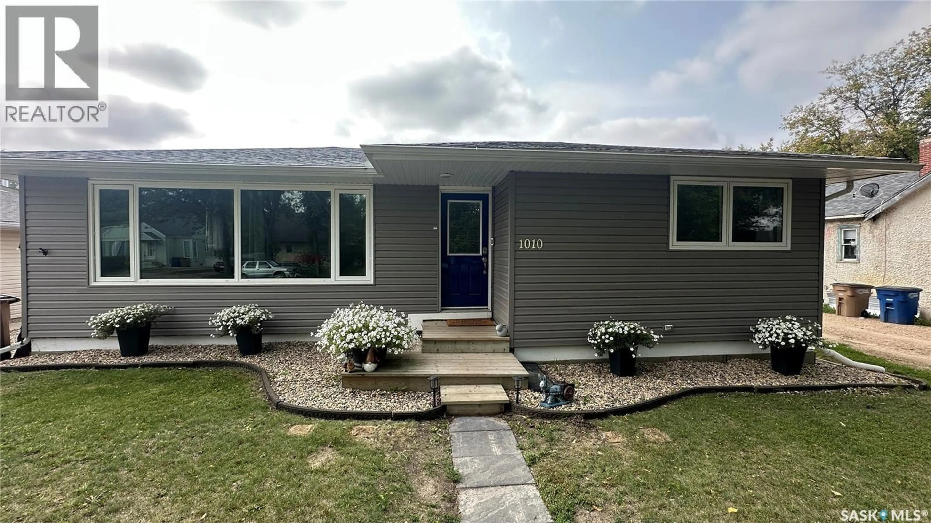 Home with vinyl exterior material, street for 1010 105TH AVENUE, Tisdale Saskatchewan S0E1T0