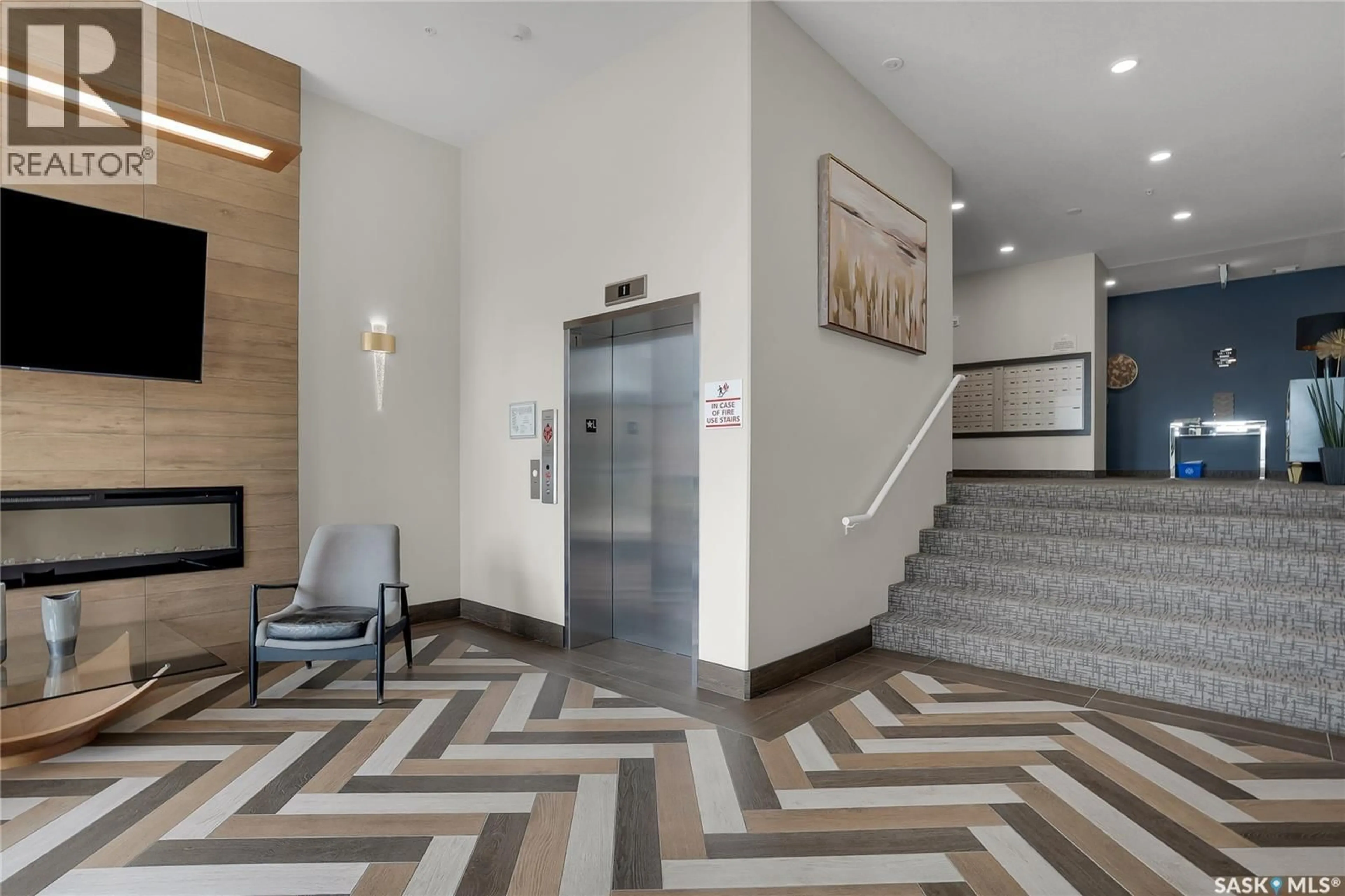 Indoor foyer for 105 - 305 WILLIS CRESCENT, Saskatoon Saskatchewan S7T0Z3