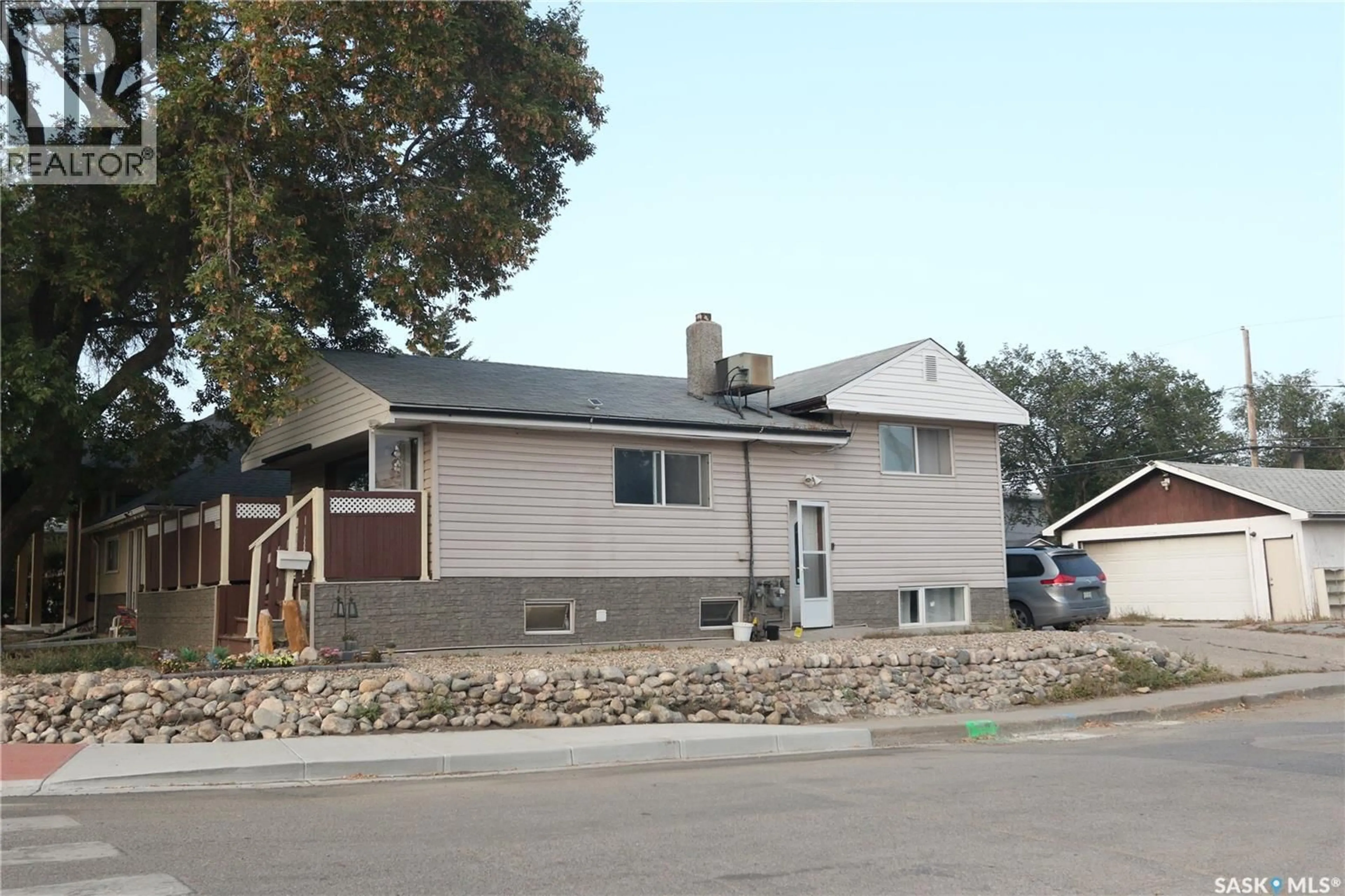 Home with vinyl exterior material, street for 271 BROAD STREET, Regina Saskatchewan S4R1X1
