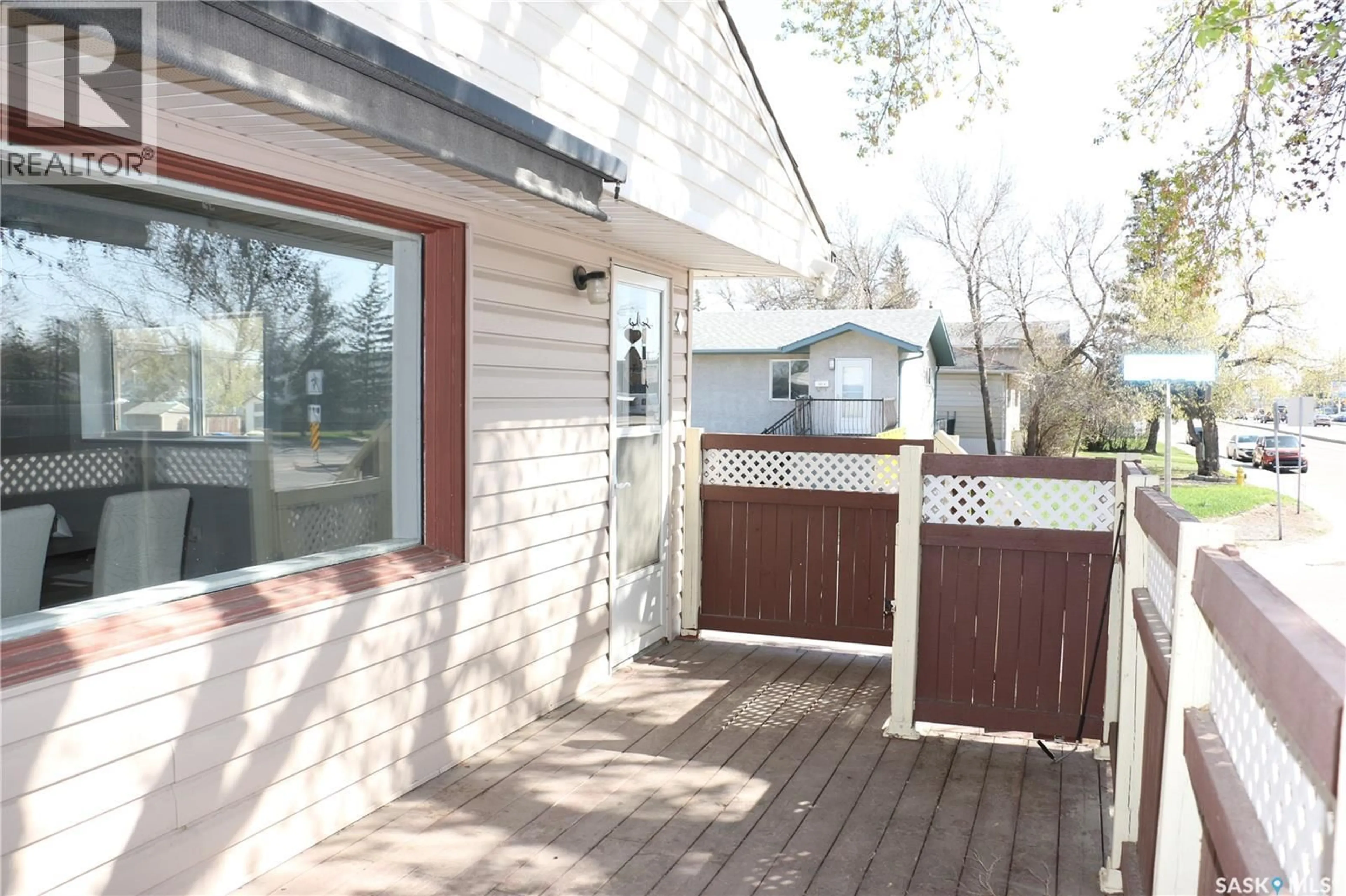 Patio, street for 271 BROAD STREET, Regina Saskatchewan S4R1X1