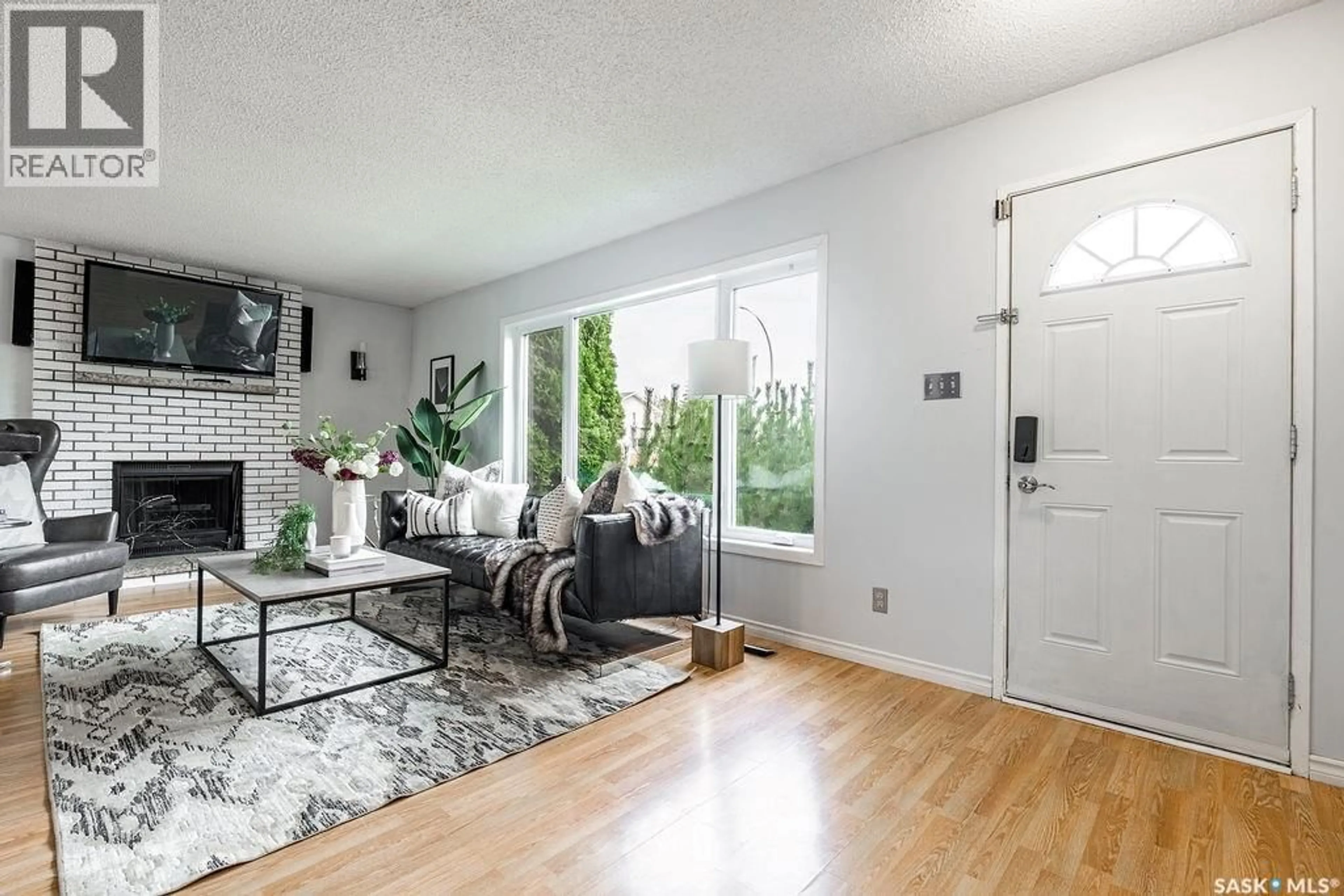 Indoor entryway for 243 ROBORECKI CRESCENT, Saskatoon Saskatchewan S7K5L1