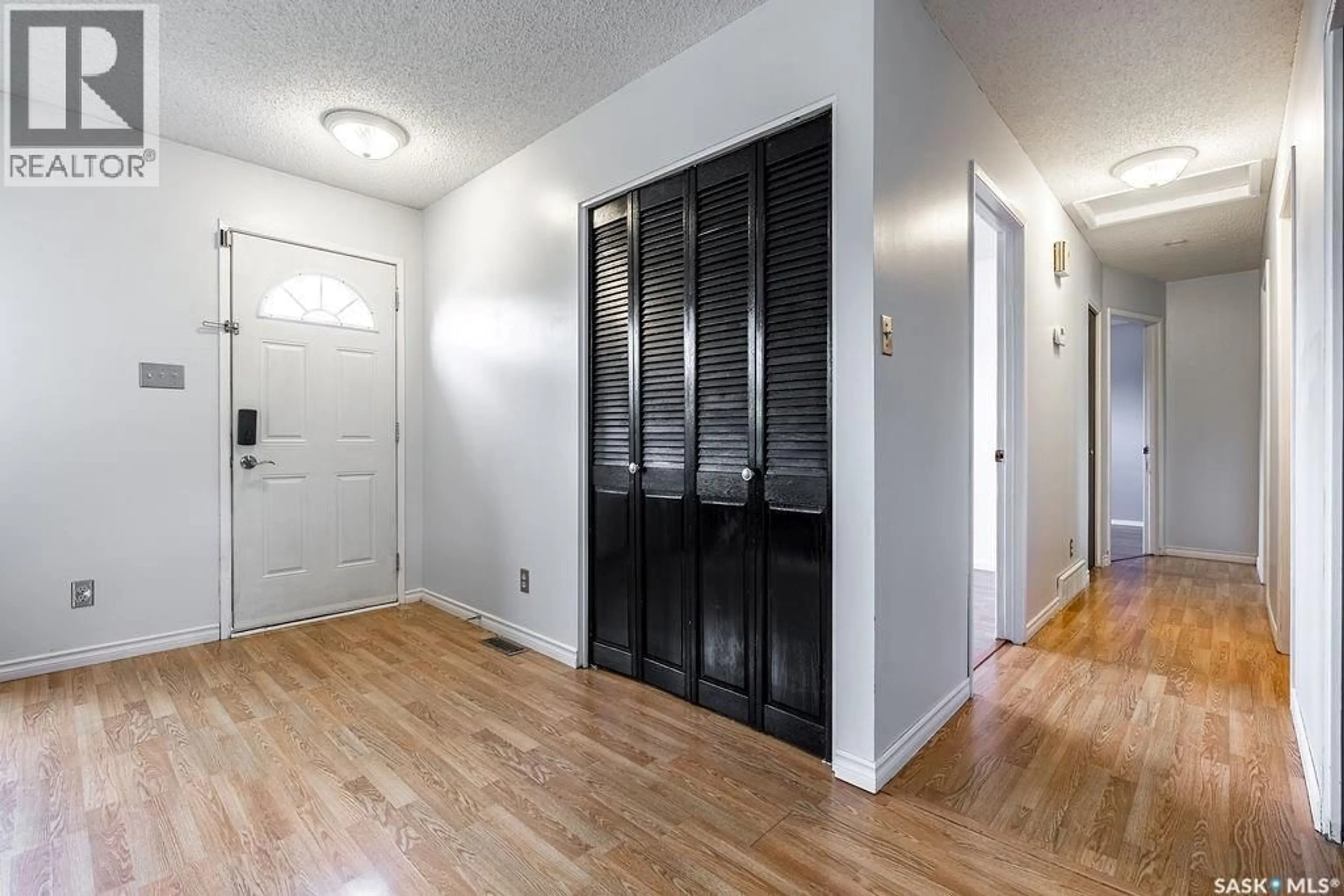 Indoor entryway for 243 ROBORECKI CRESCENT, Saskatoon Saskatchewan S7K5L1