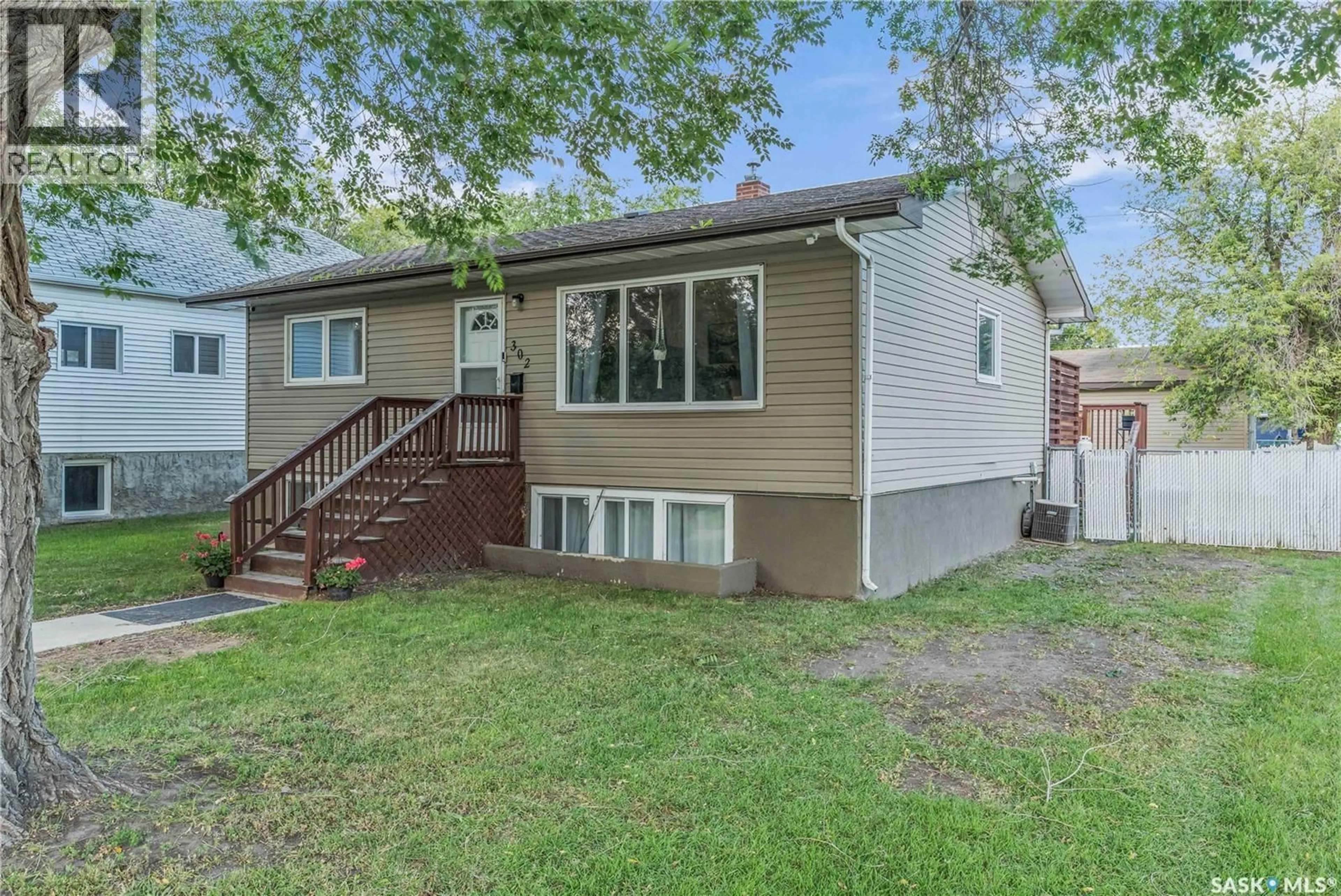 Home with vinyl exterior material, street for 302 M AVENUE, Saskatoon Saskatchewan S7L2S5