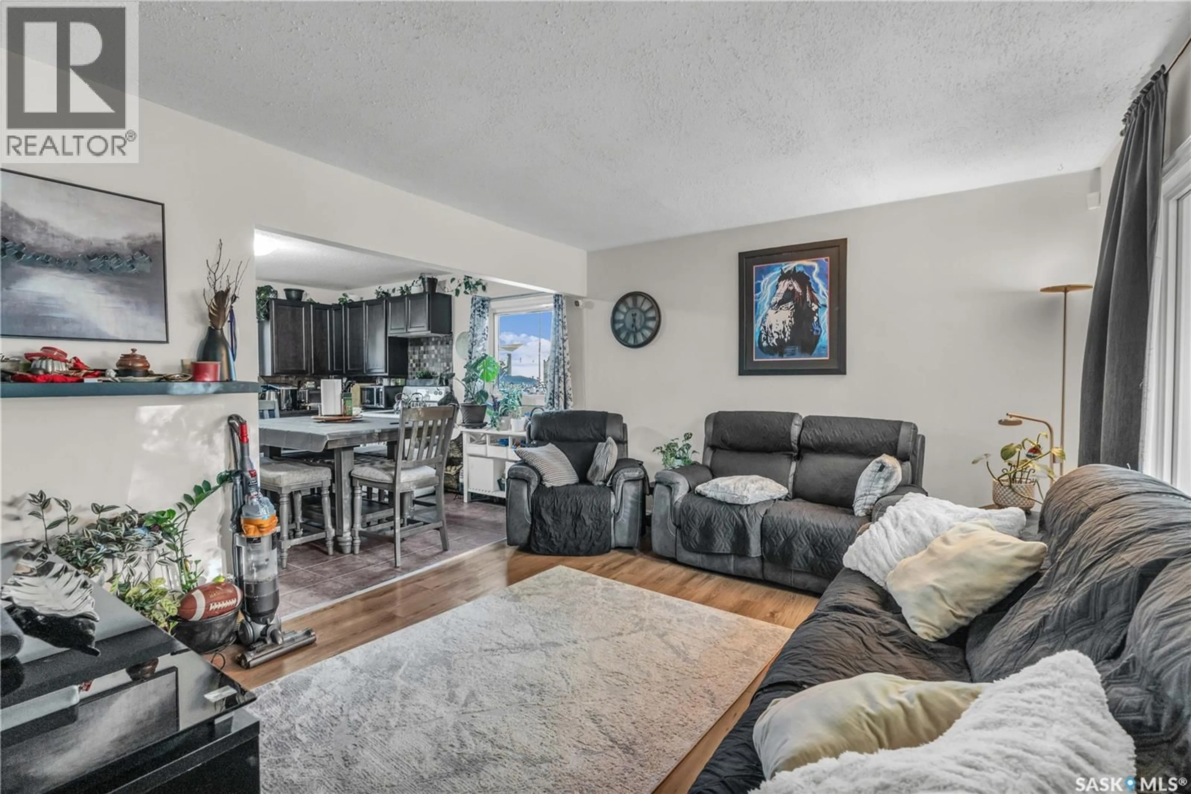 Living room with furniture, unknown for 302 M AVENUE, Saskatoon Saskatchewan S7L2S5