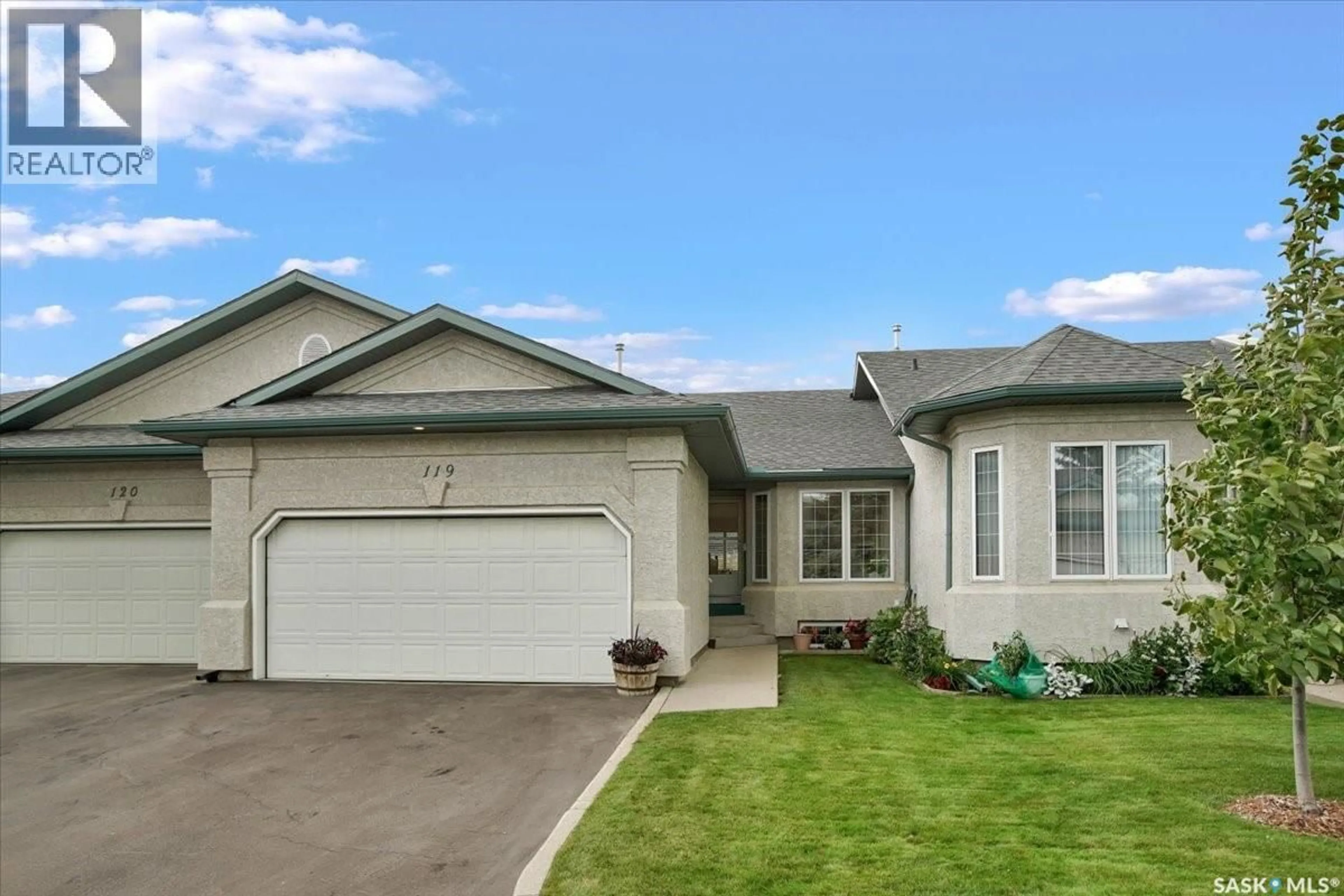 Home with vinyl exterior material, street for 835 - 119 HERITAGE GREEN, Saskatoon Saskatchewan S7H5S5