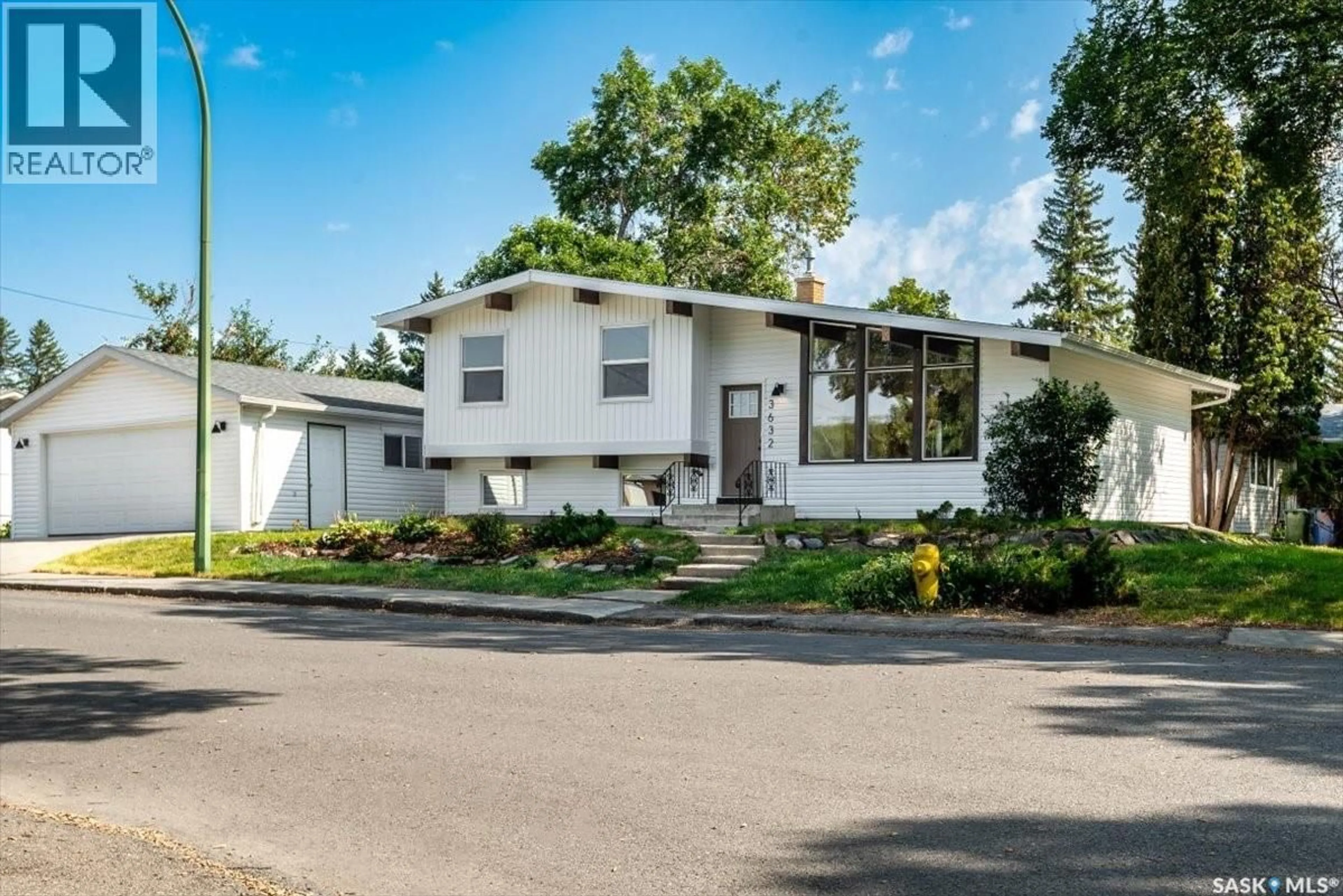 Home with vinyl exterior material, street for 3632 29TH AVENUE, Regina Saskatchewan S4S2P7