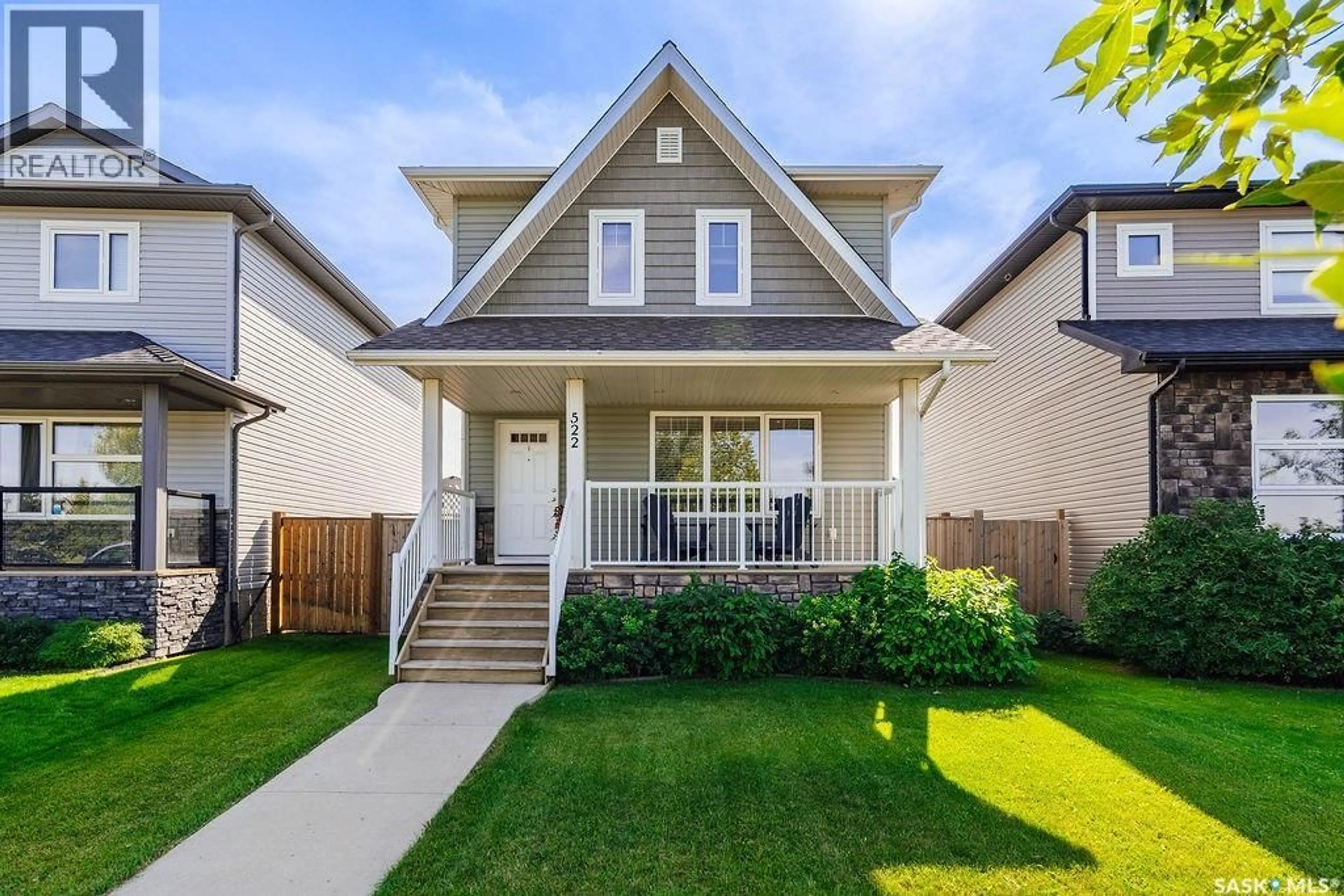 Home with vinyl exterior material, street for 522 STONEBRIDGE COMMON, Saskatoon Saskatchewan S7T1C8