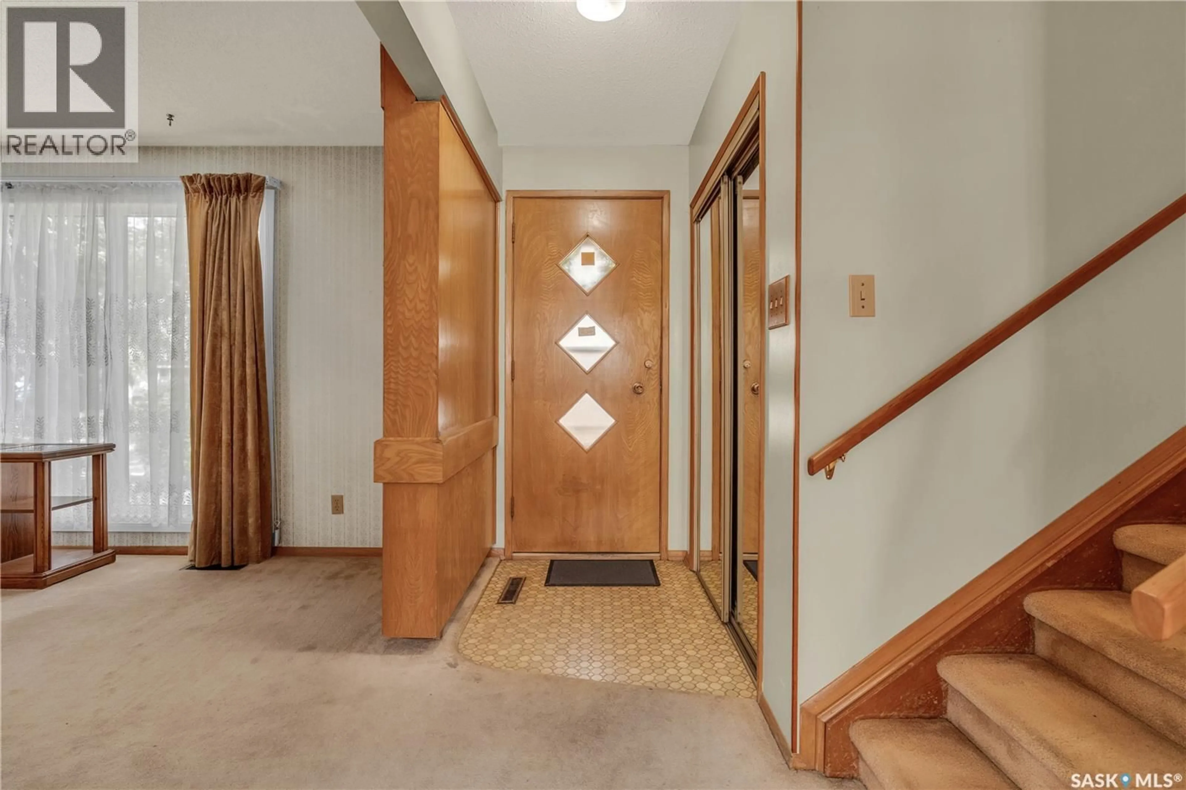 Indoor foyer for 73 TIBBITS ROAD, Regina Saskatchewan S4S1N5