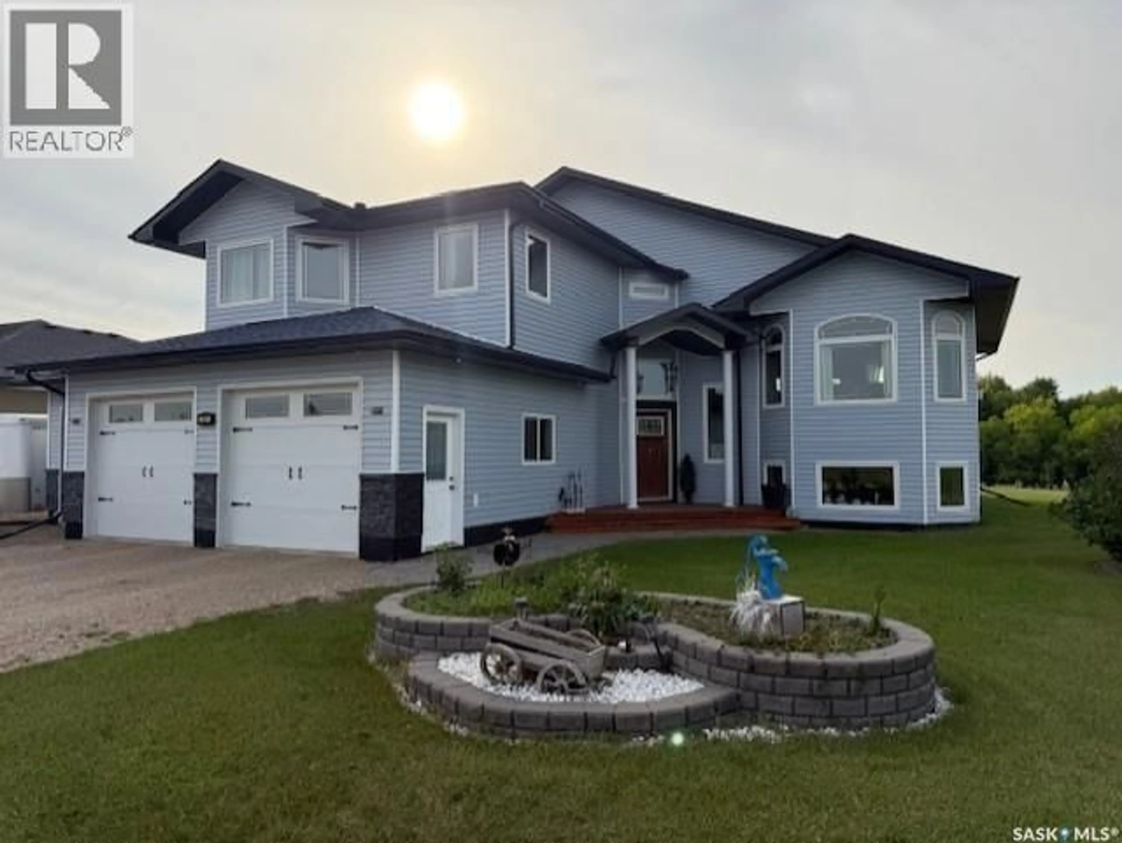 Home with vinyl exterior material, street for 51 PARK BOULEVARD, Melville Saskatchewan S0A2P0