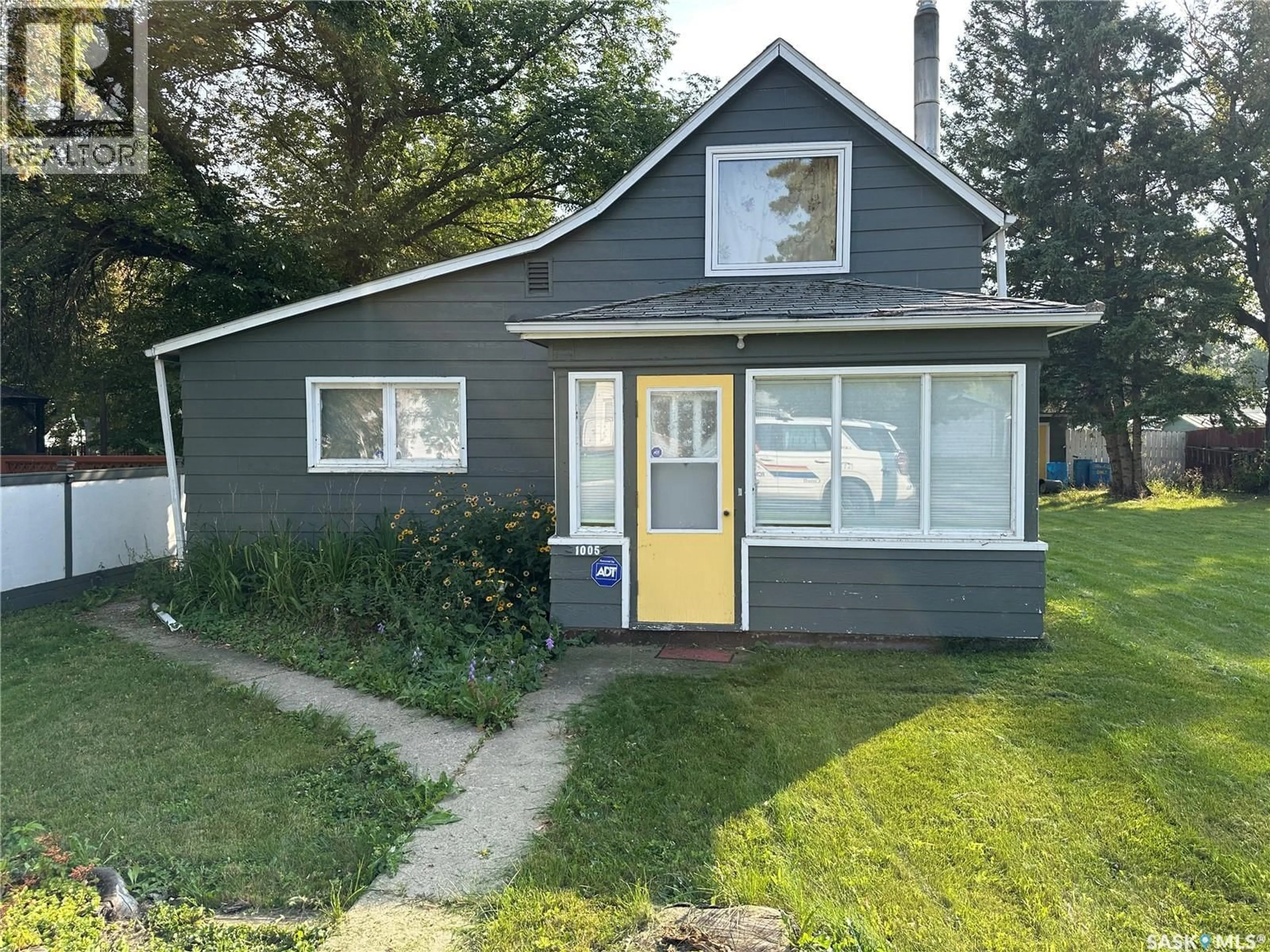 Home with vinyl exterior material, street for 1005 9TH STREET, Rosthern Saskatchewan S0K3R0