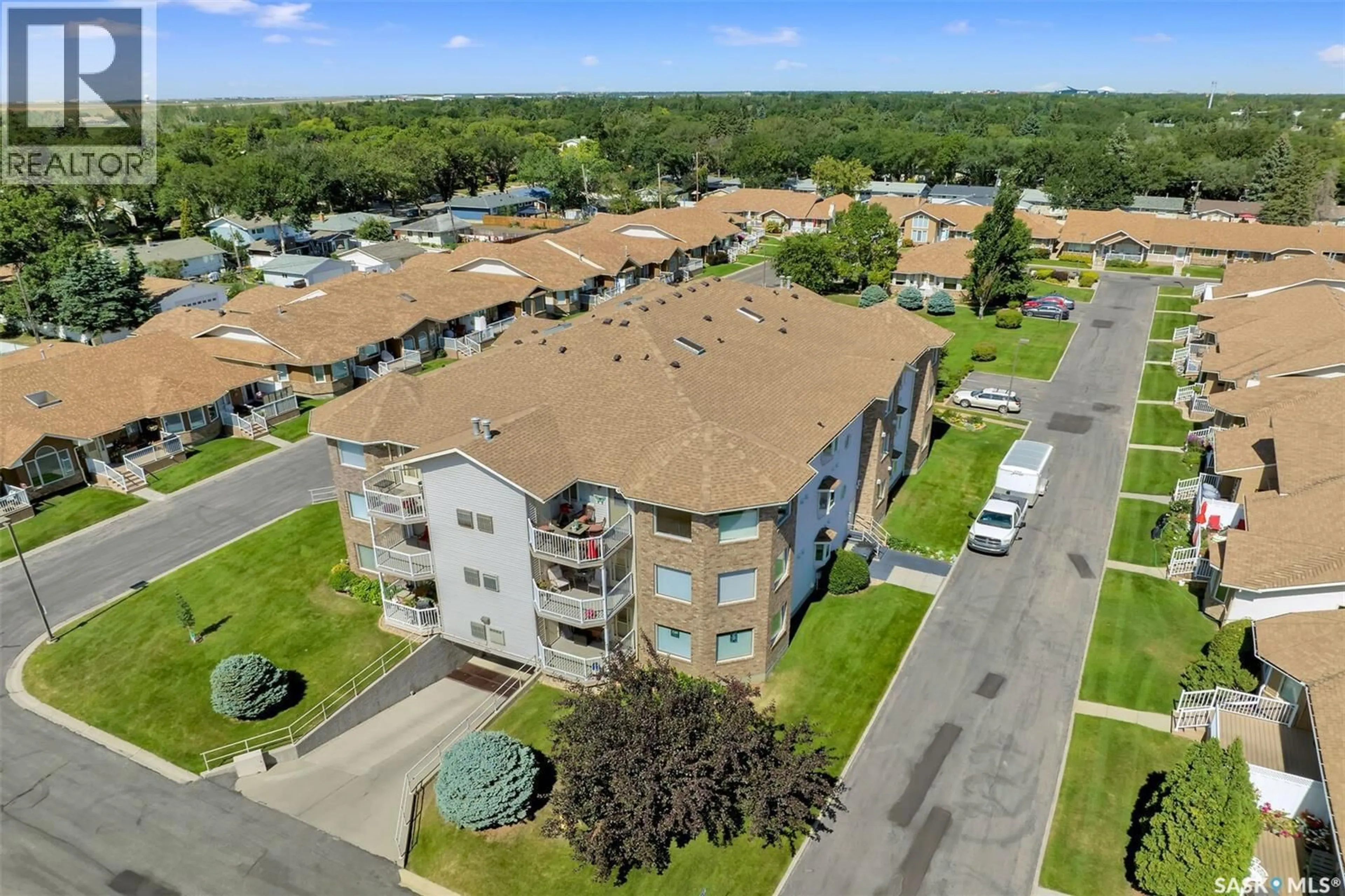 A pic from outside/outdoor area/front of a property/back of a property/a pic from drone, unknown for 311 KENSINGTON CRESCENT, Regina Saskatchewan S4S7H5