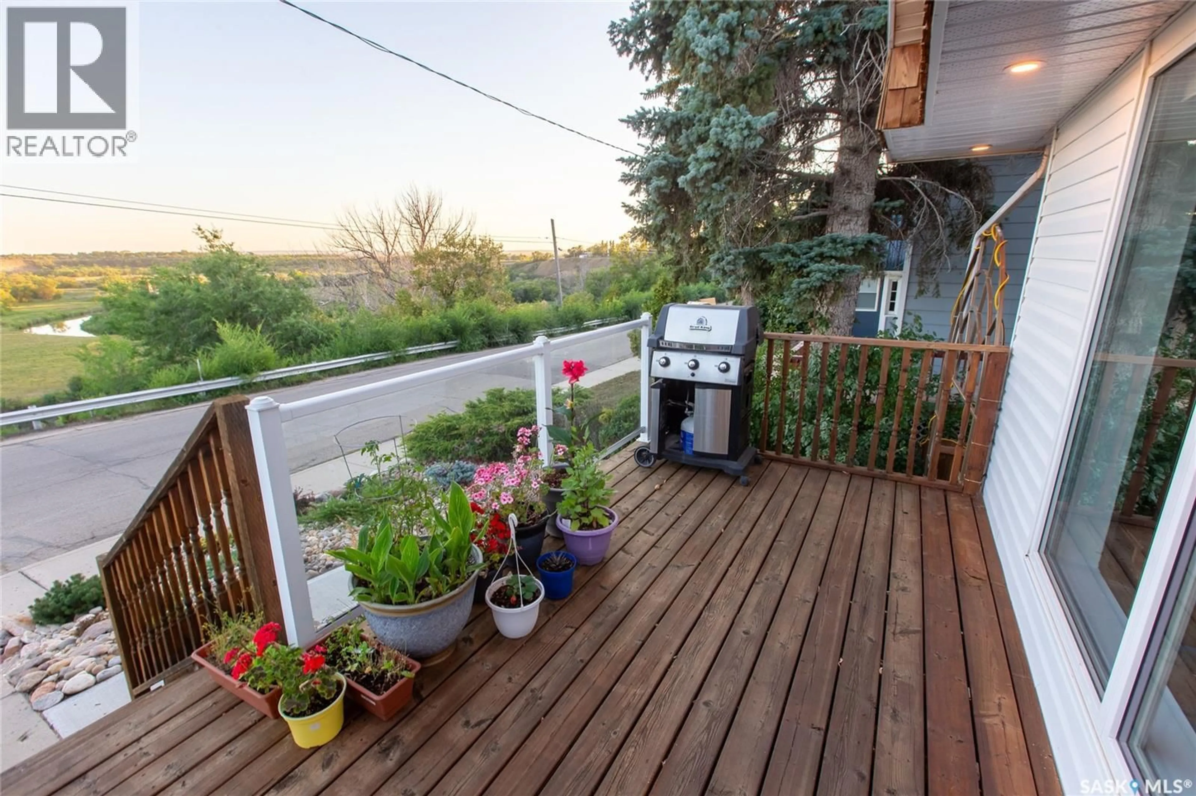Patio, street for 168 GRANDVIEW STREET, Moose Jaw Saskatchewan S6H5K7