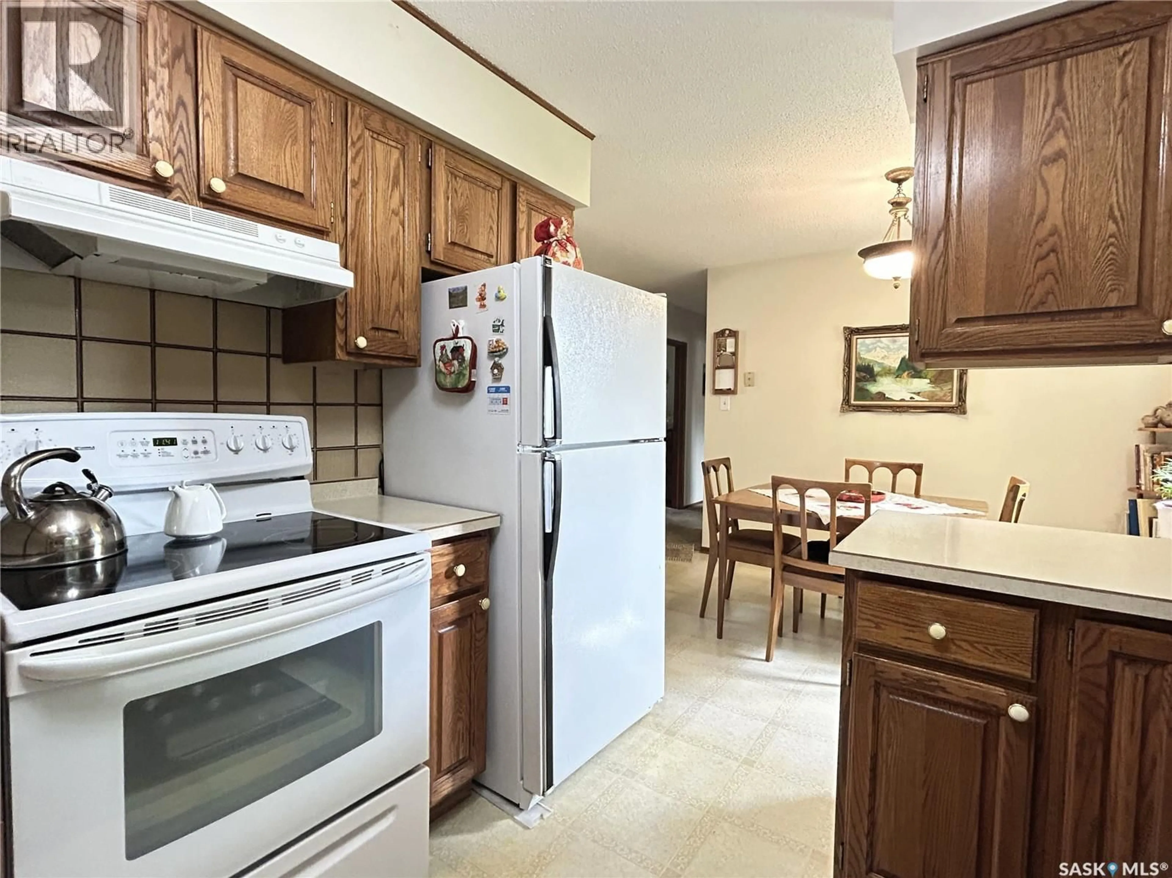 Standard kitchen, ceramic/tile floor for 1414 EAST HEIGHTS, Saskatoon Saskatchewan S7J3B3