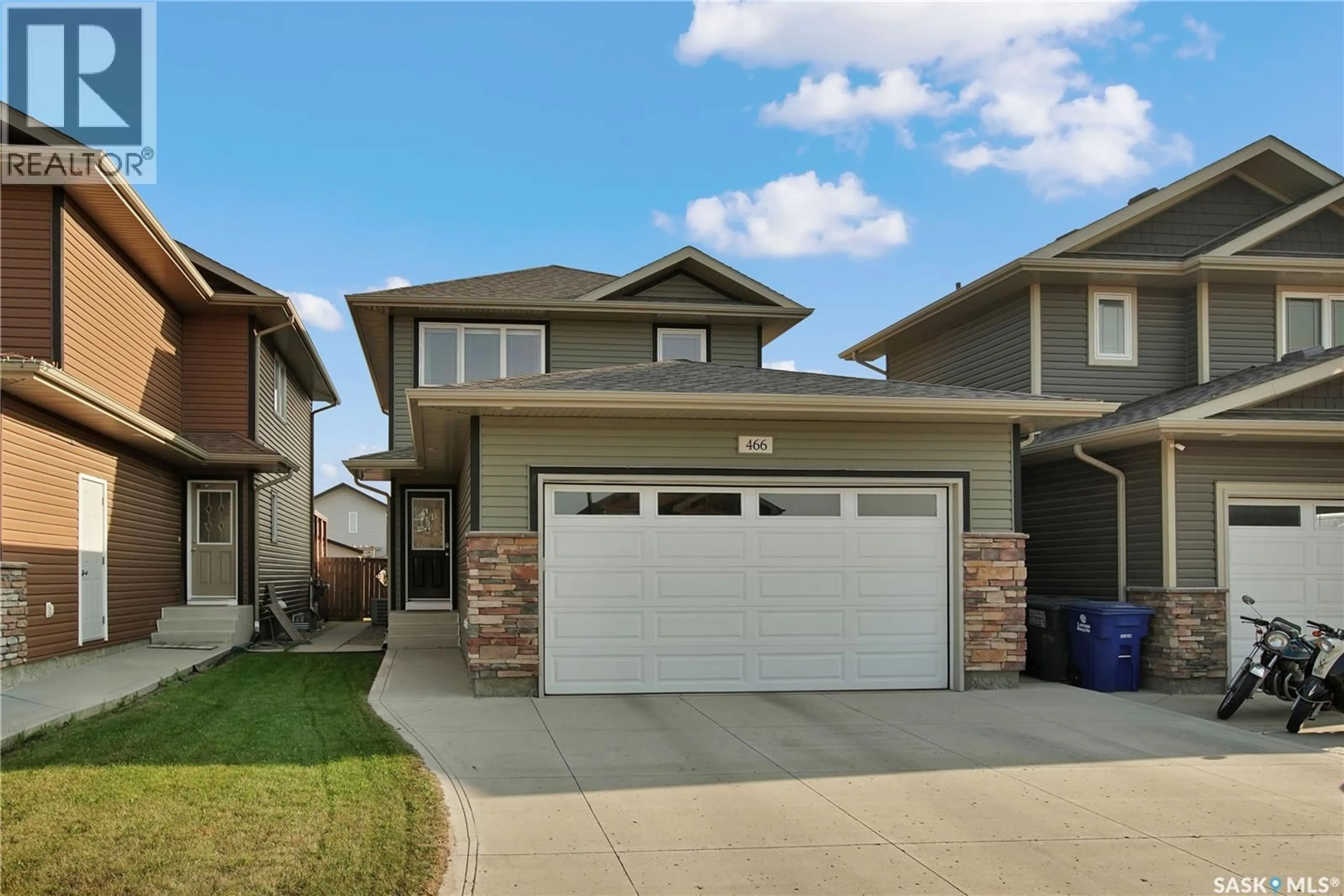 Home with vinyl exterior material, street for 466 HENICK CRESCENT, Saskatoon Saskatchewan S7R0J4