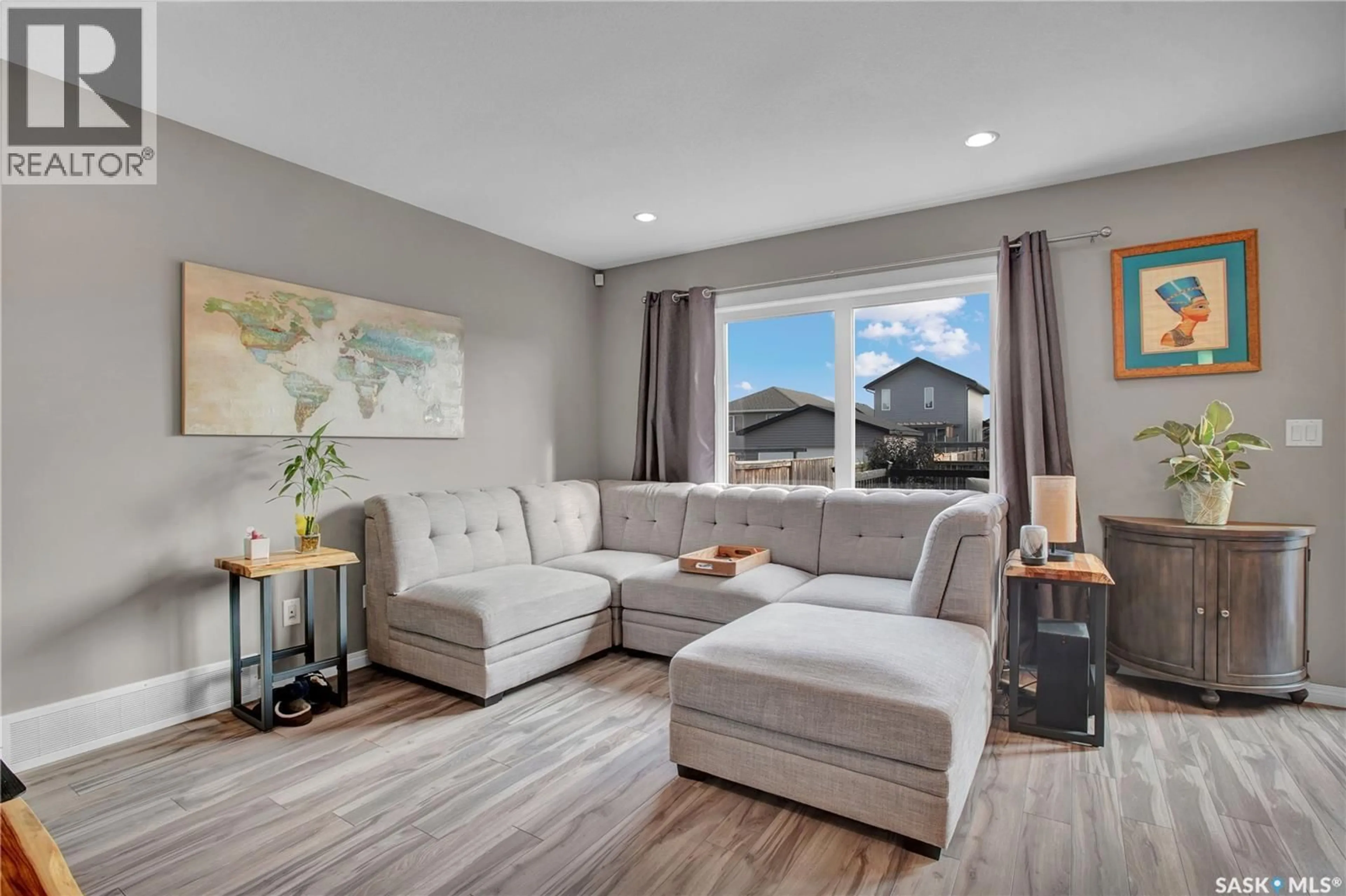 Living room with furniture, unknown for 466 HENICK CRESCENT, Saskatoon Saskatchewan S7R0J4