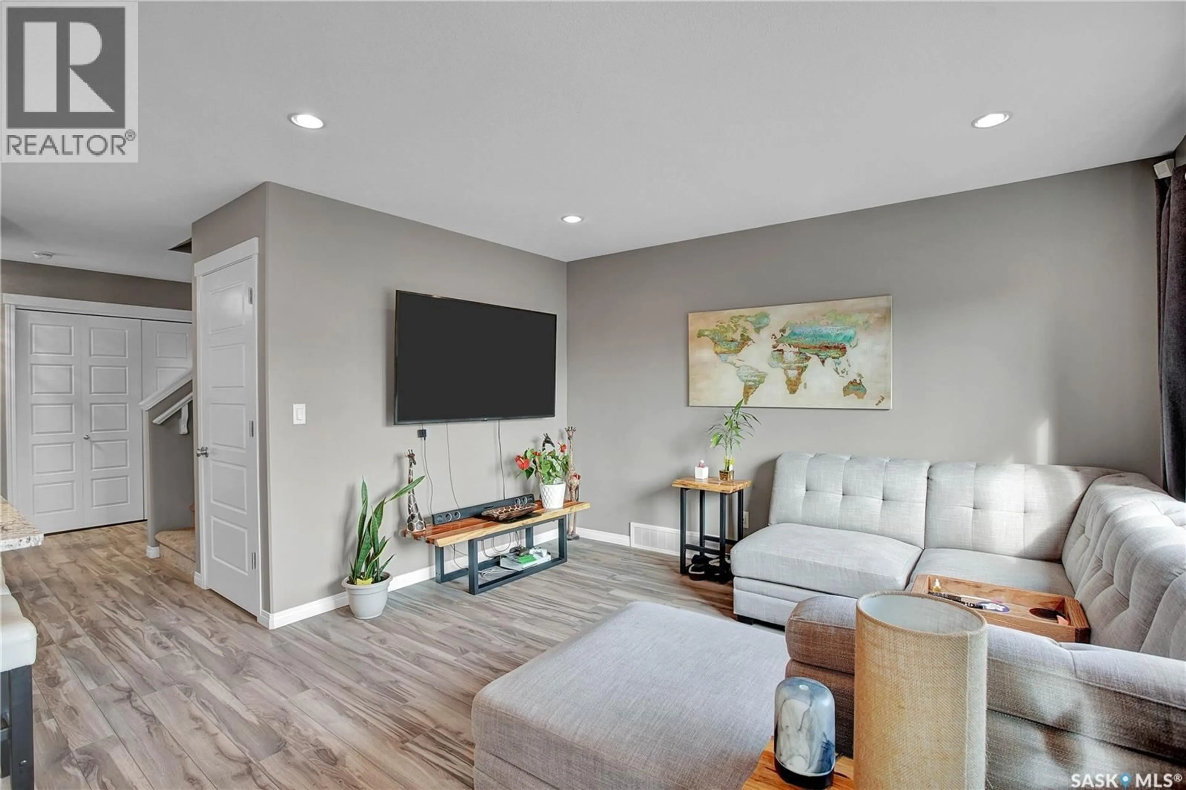 Living room with furniture, unknown for 466 HENICK CRESCENT, Saskatoon Saskatchewan S7R0J4