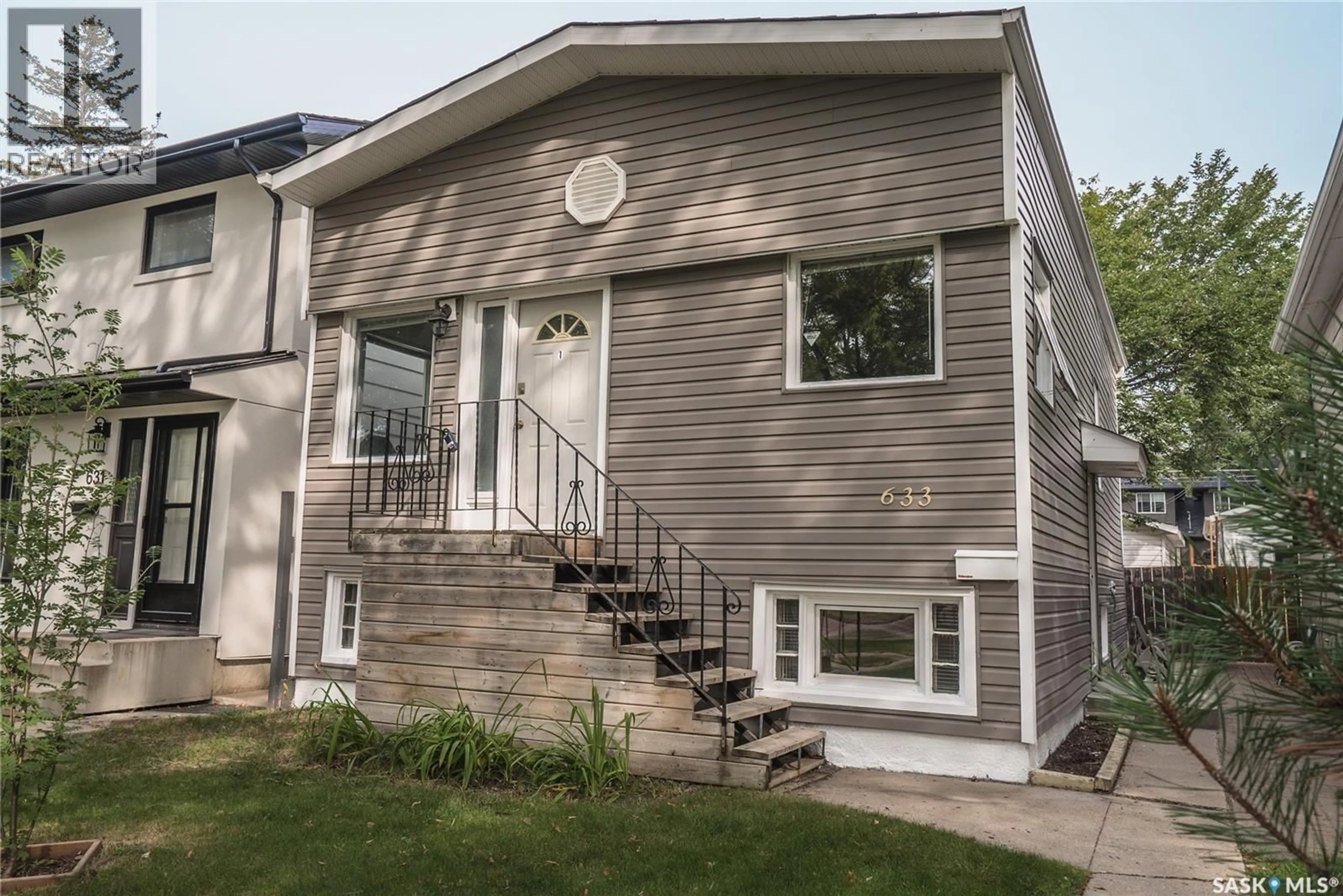 Home with vinyl exterior material, street for 633 6TH STREET, Saskatoon Saskatchewan S7H1C3