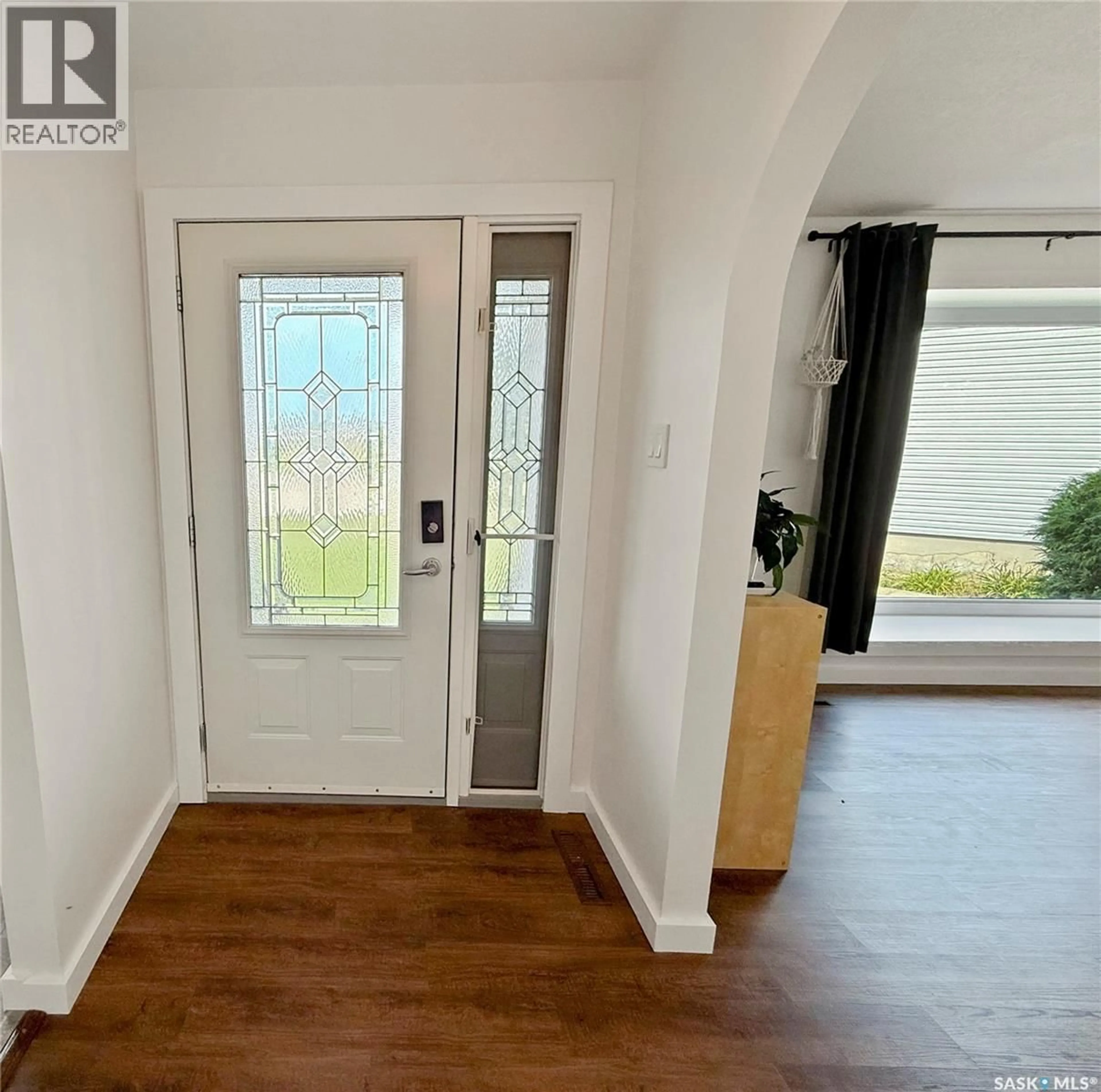 Indoor entryway for 32 WEST PLACE, Swift Current Saskatchewan S9H4C7