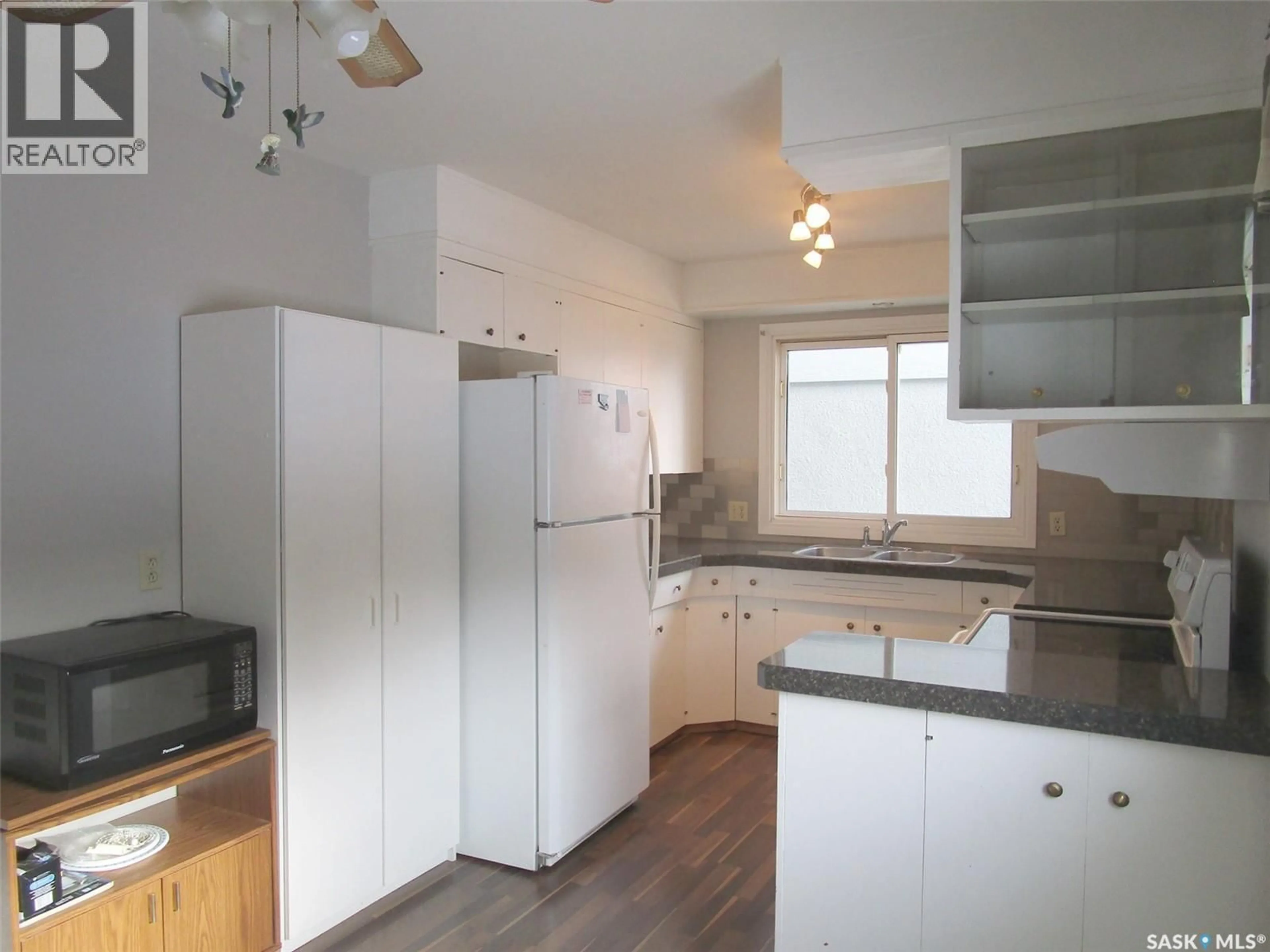 Standard kitchen, wood/laminate floor for 504 4TH AVENUE, Assiniboia Saskatchewan S0H0B0