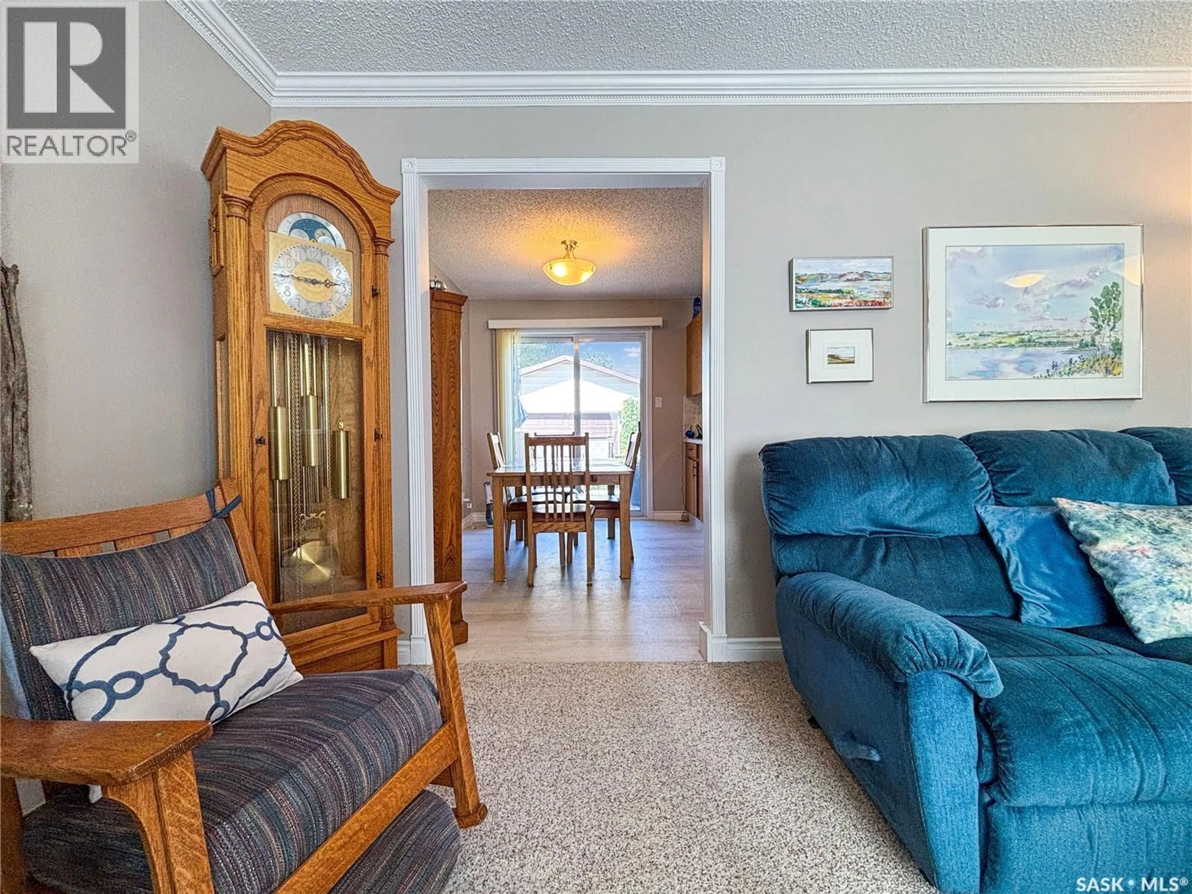 Living room with furniture, unknown for 315 BALL CRESCENT, Saskatoon Saskatchewan S7K6E3