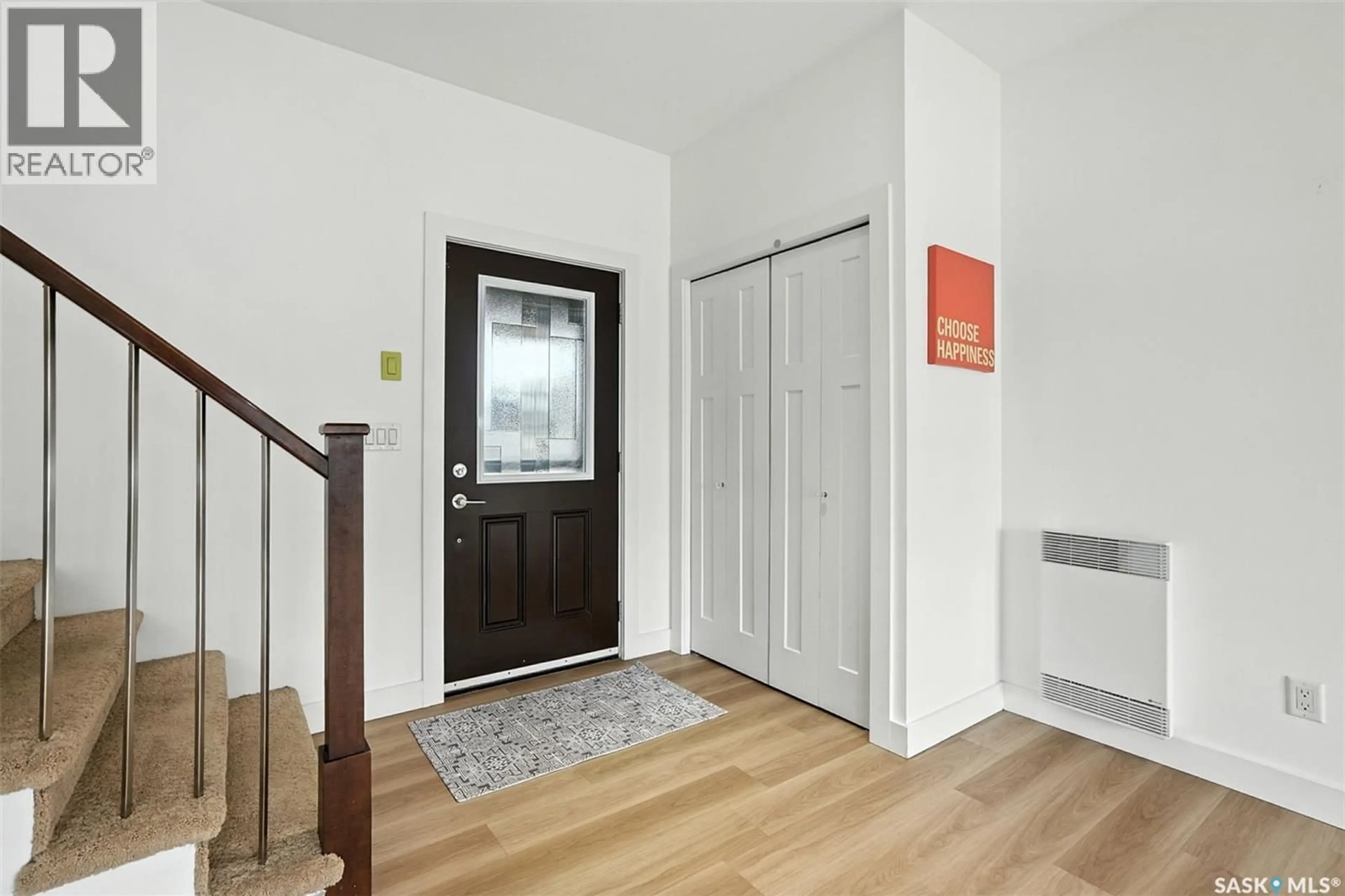 Indoor entryway for 122 ROY CRESCENT, Saskatoon Saskatchewan S7W0K9