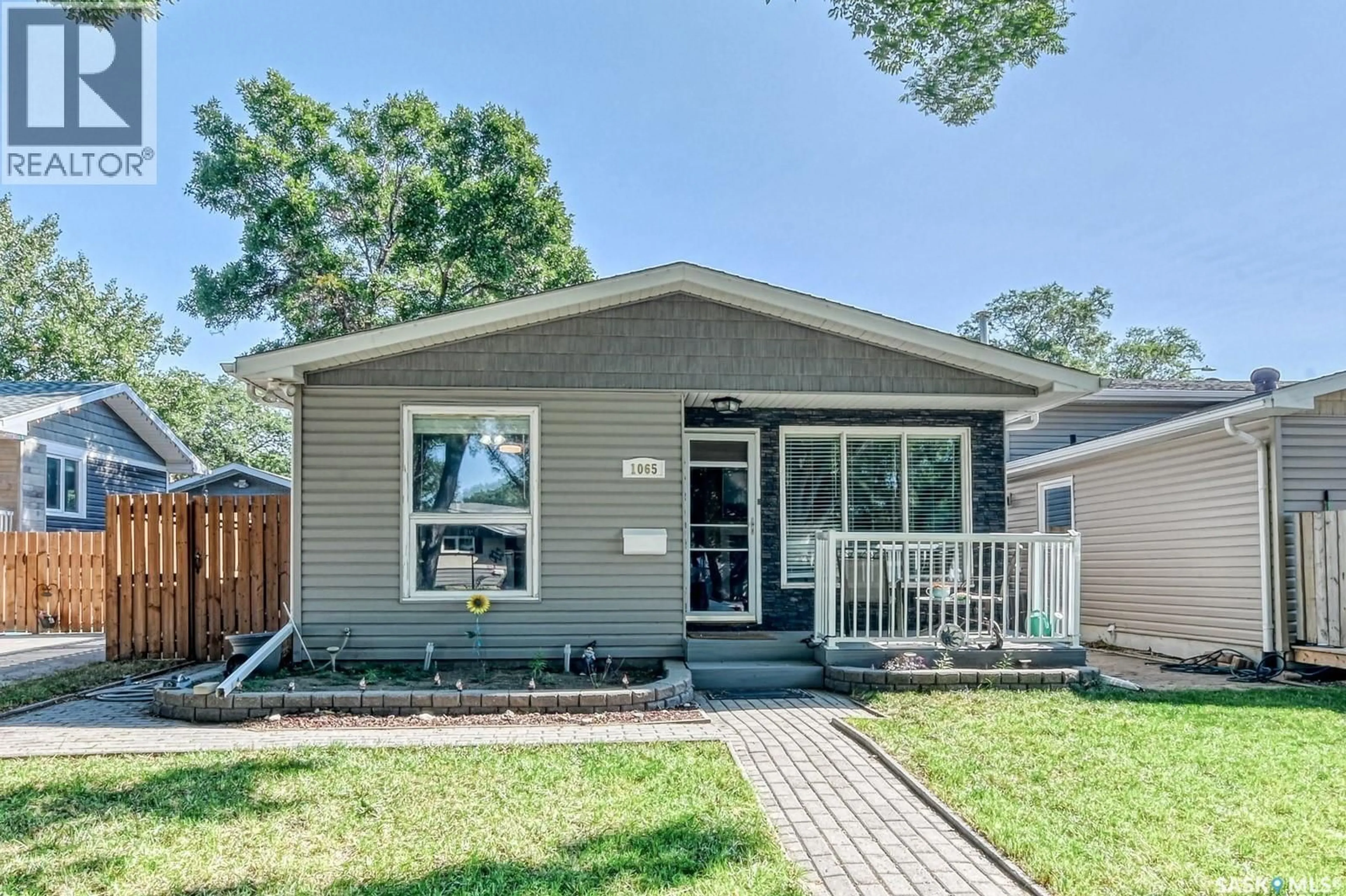 Home with vinyl exterior material, street for 1065 HOWSON STREET, Regina Saskatchewan S4T6E8