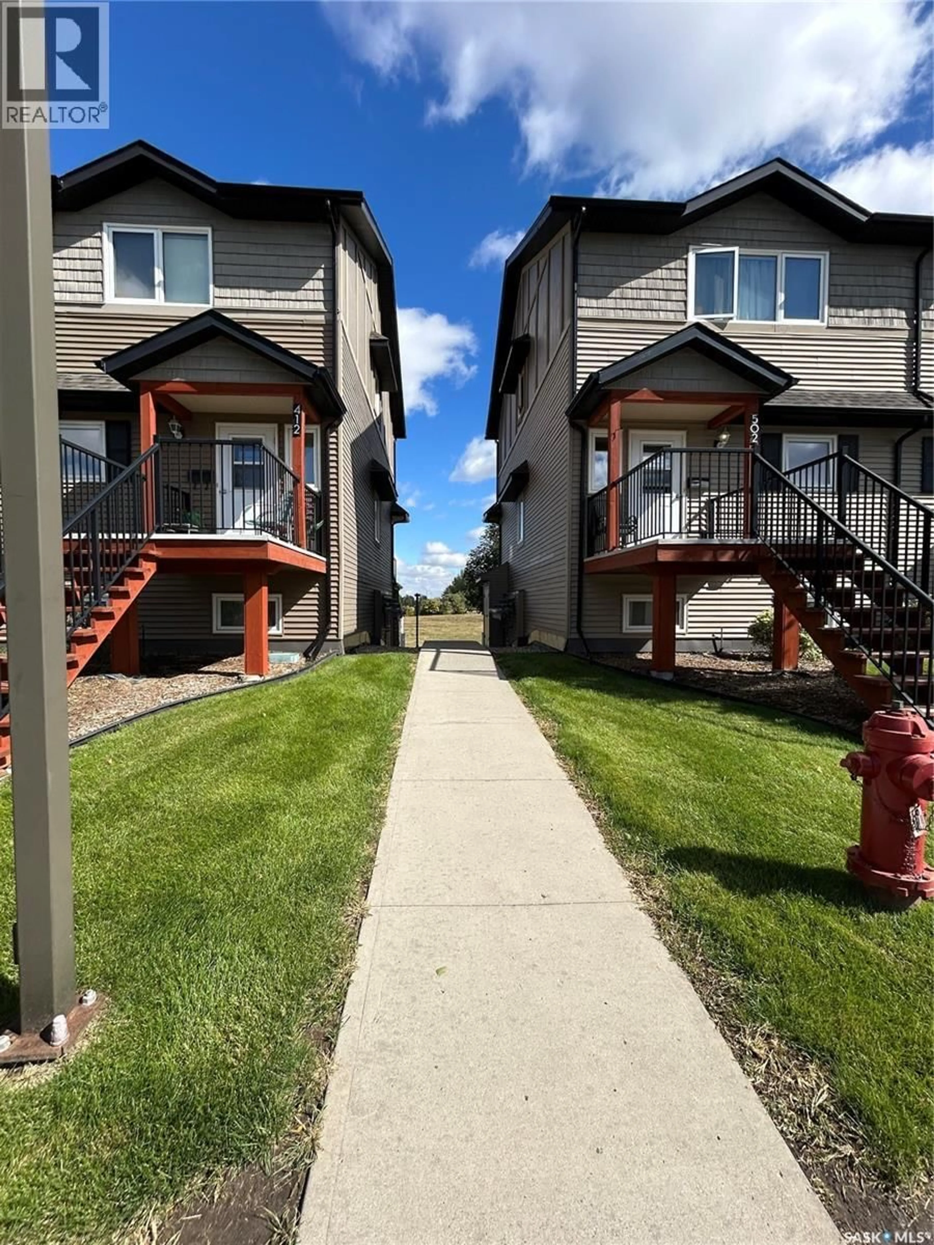 A pic from outside/outdoor area/front of a property/back of a property/a pic from drone, street for 110 - 505 SHILLINGTON CRESCENT, Saskatoon Saskatchewan S7M3Z8