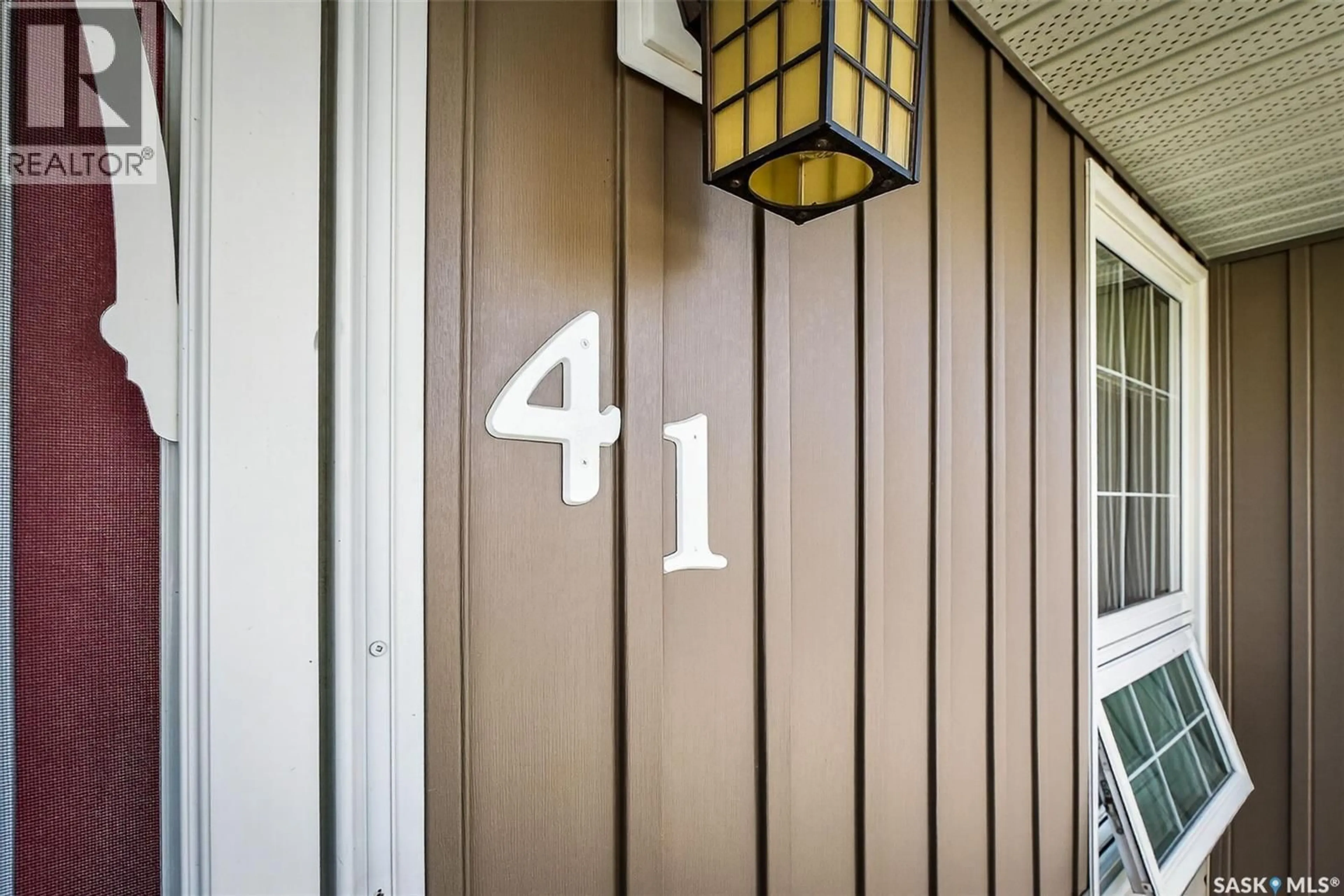 Indoor entryway for 41 BLUE SAGE DRIVE, Moose Jaw Saskatchewan S6J1A5