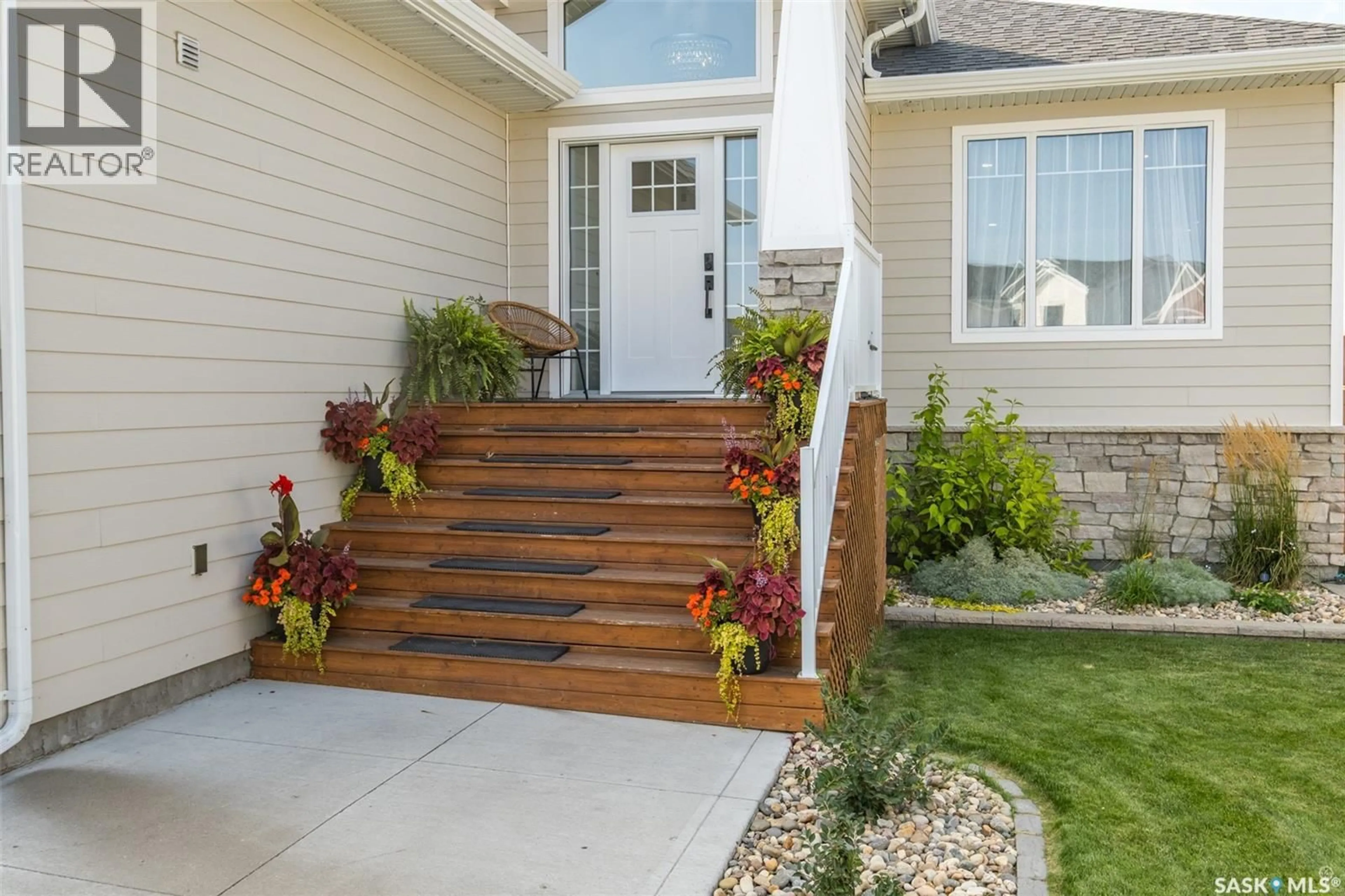 Indoor entryway for 9 WILSON BAY, Prince Albert Saskatchewan S6X0A6