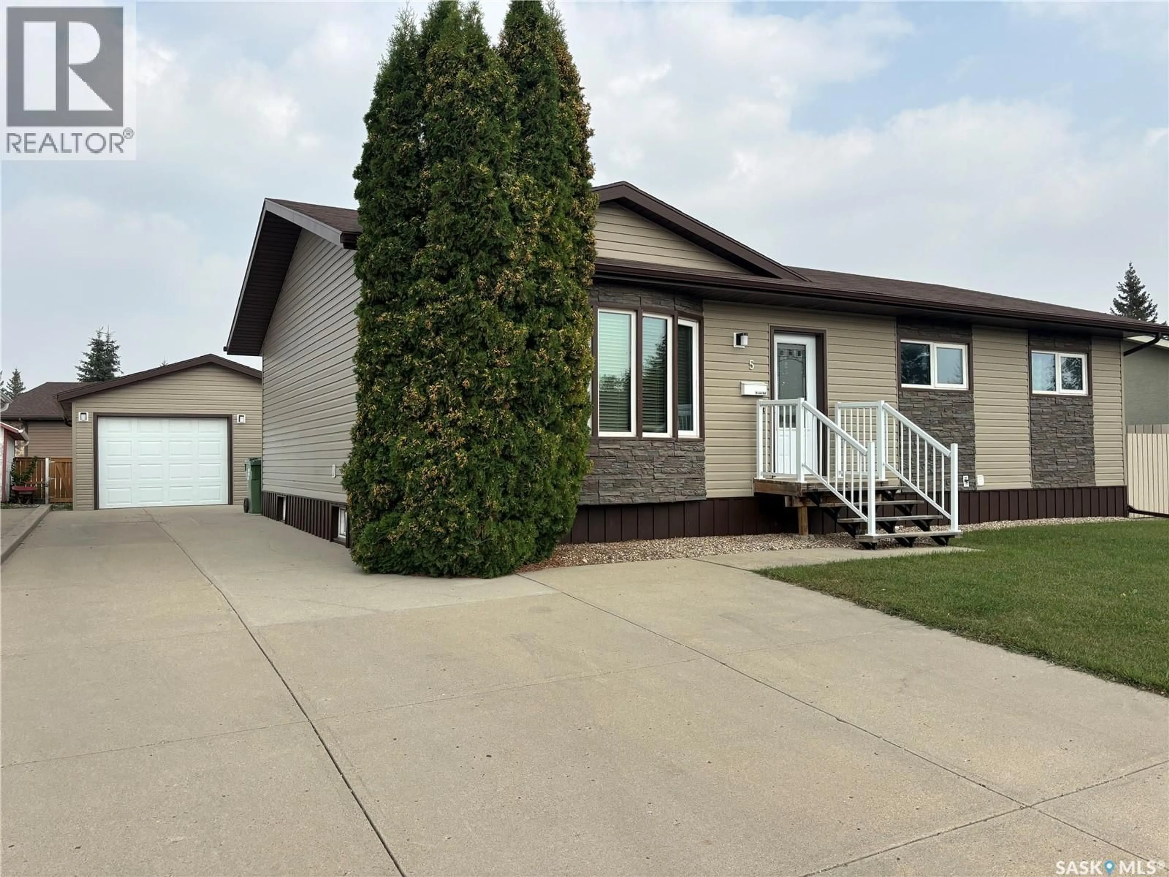 Home with vinyl exterior material, street for 5 BLACKWELL CRESCENT, Yorkton Saskatchewan S3N2C4
