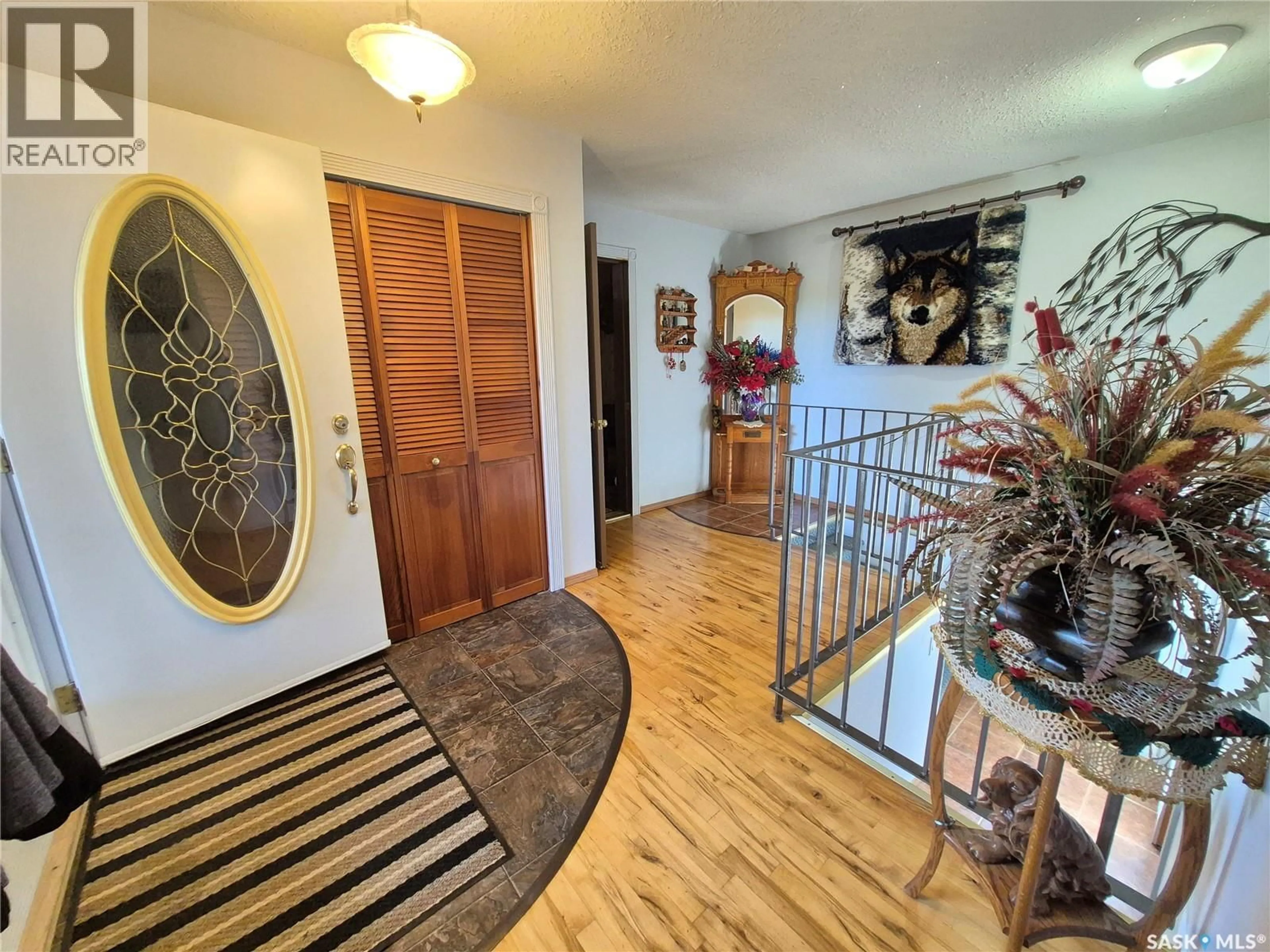 Indoor entryway for 713 RAILWAY AVENUE, Midale Saskatchewan S0C1S0