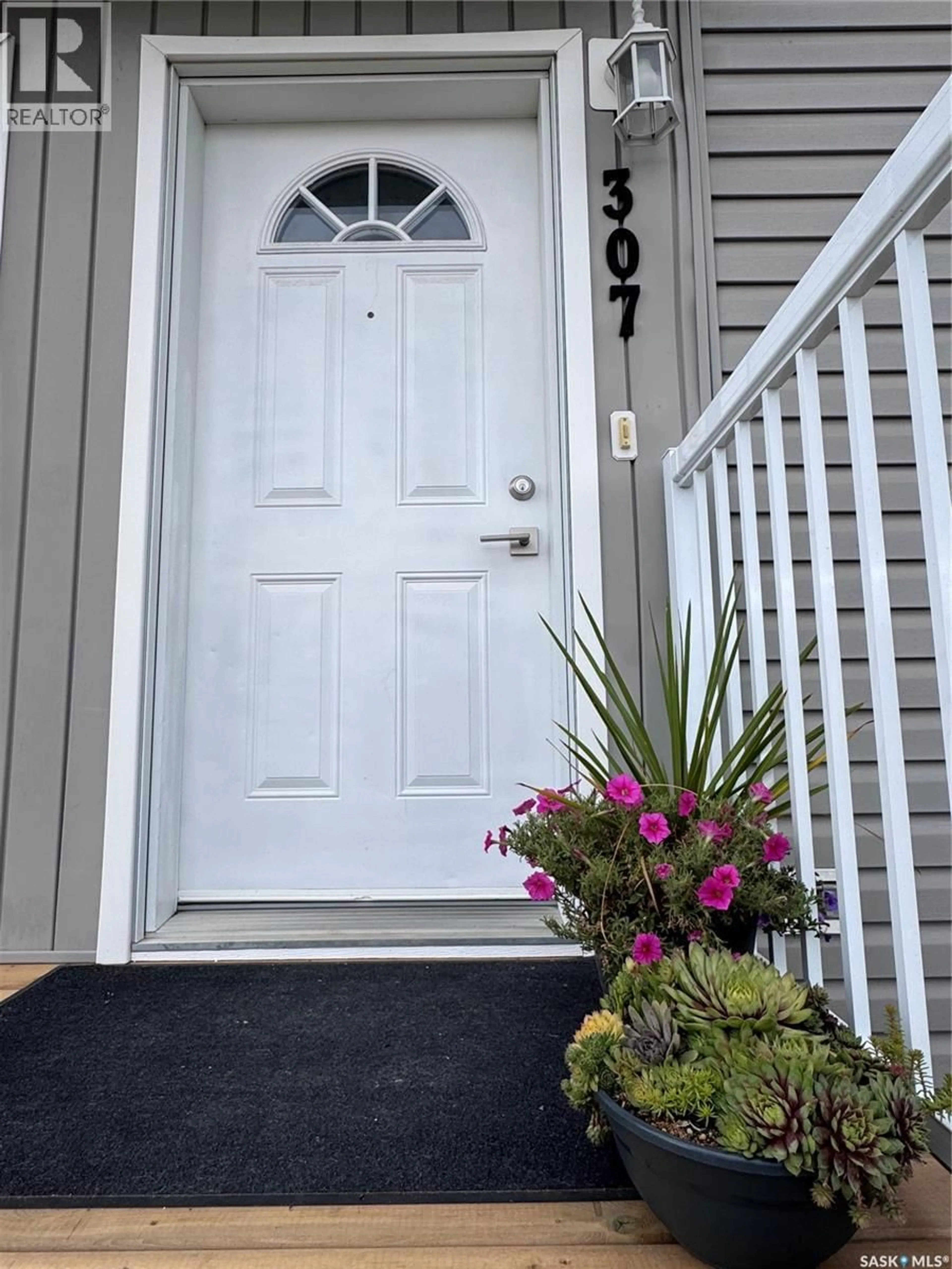 Indoor entryway for 851 - 307 CHESTER ROAD, Moose Jaw Saskatchewan S6J0A4