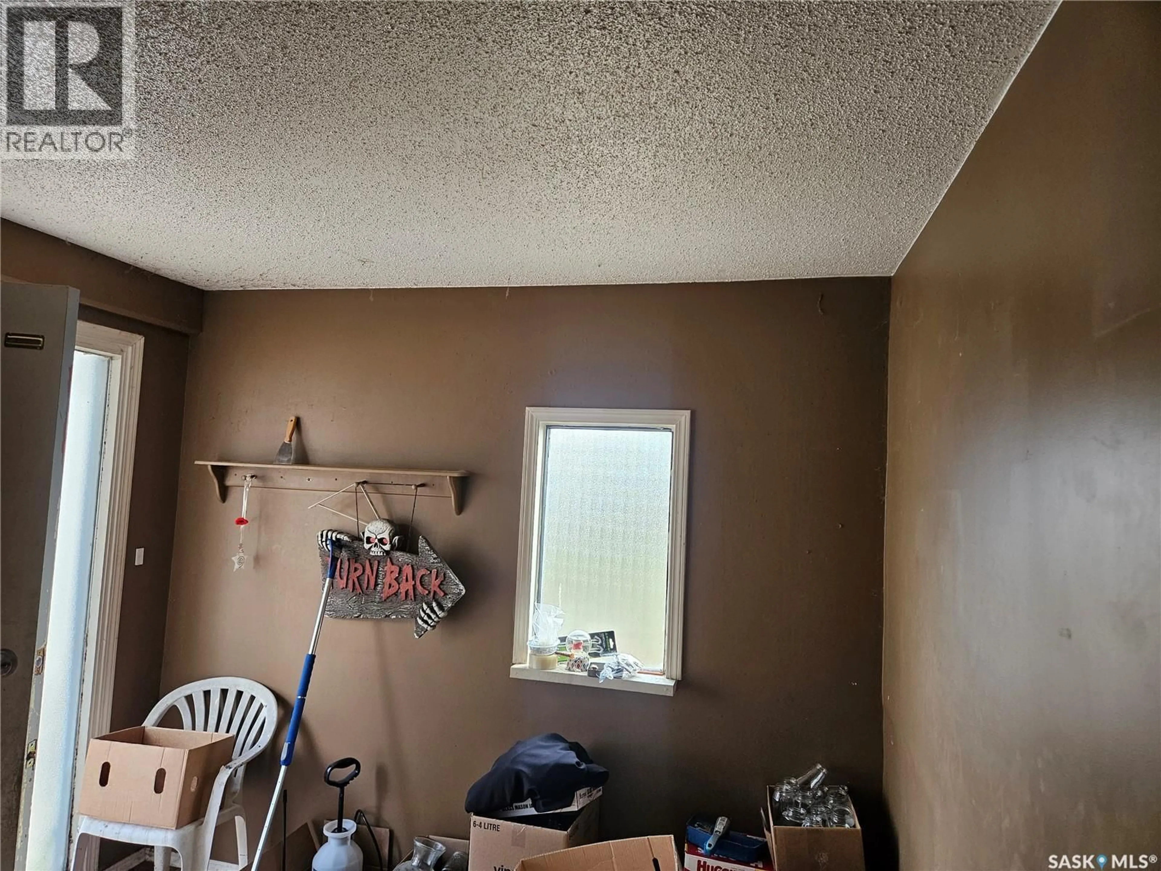 A pic of a room for 1132 M AVENUE, Saskatoon Saskatchewan S7M2M2