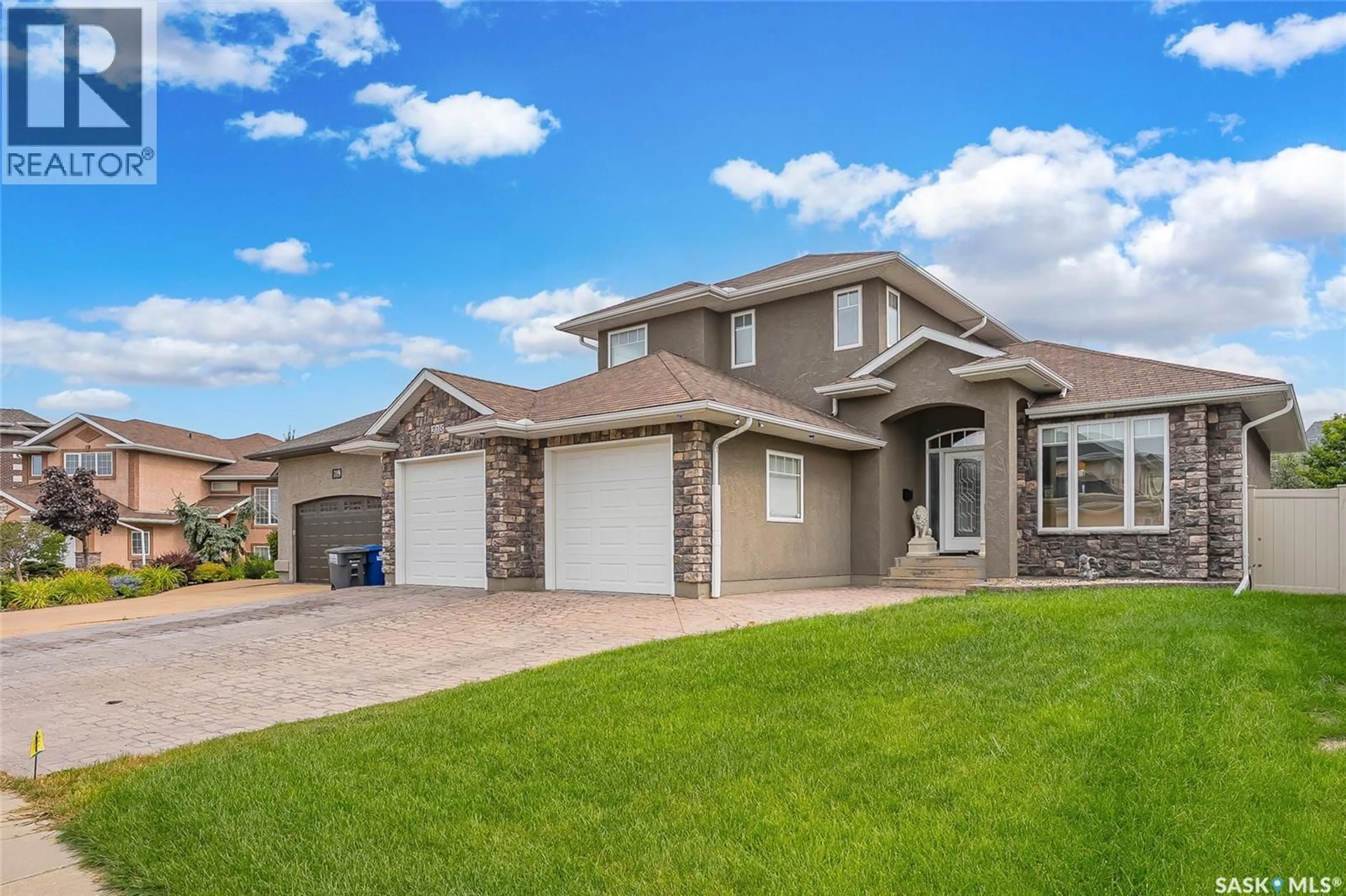 Home with vinyl exterior material, street for 215 BEECHWOOD CRESCENT, Saskatoon Saskatchewan S7V1K6