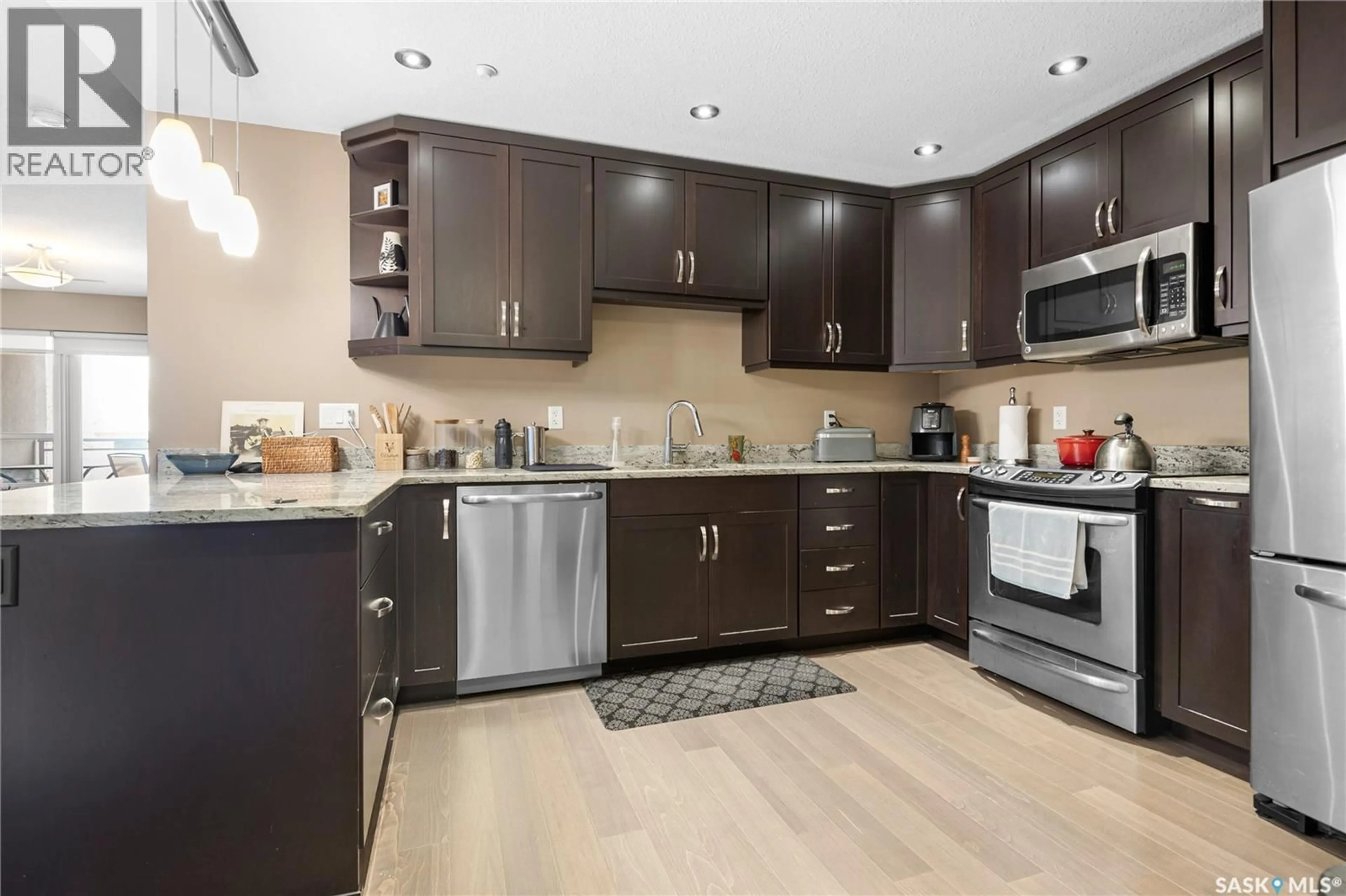 Standard kitchen, unknown for 203 - 2300 BROAD STREET, Regina Saskatchewan S4P1Y8