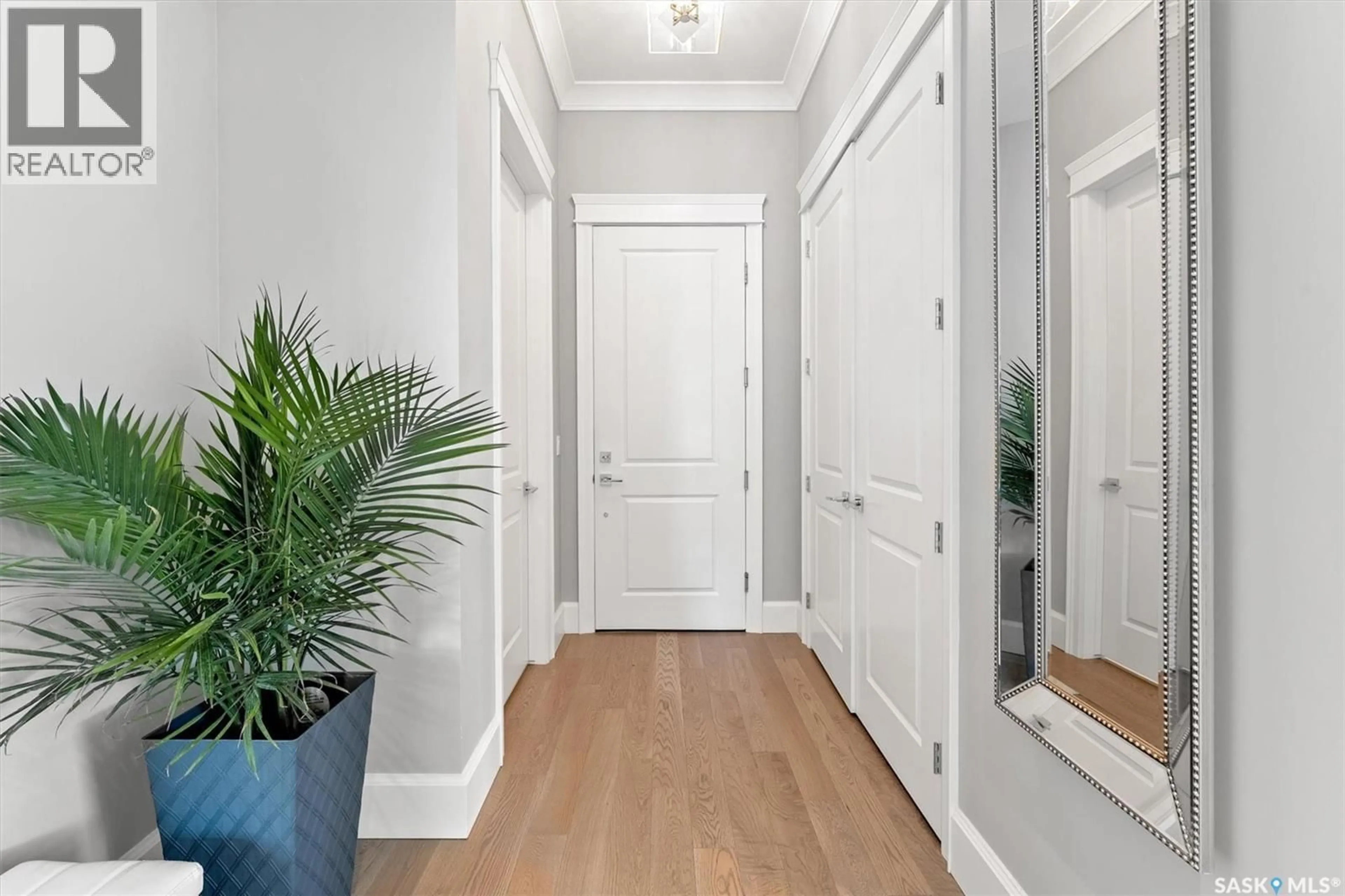 Indoor entryway for 306 - 404 CARTWRIGHT STREET, Saskatoon Saskatchewan S7T1A8