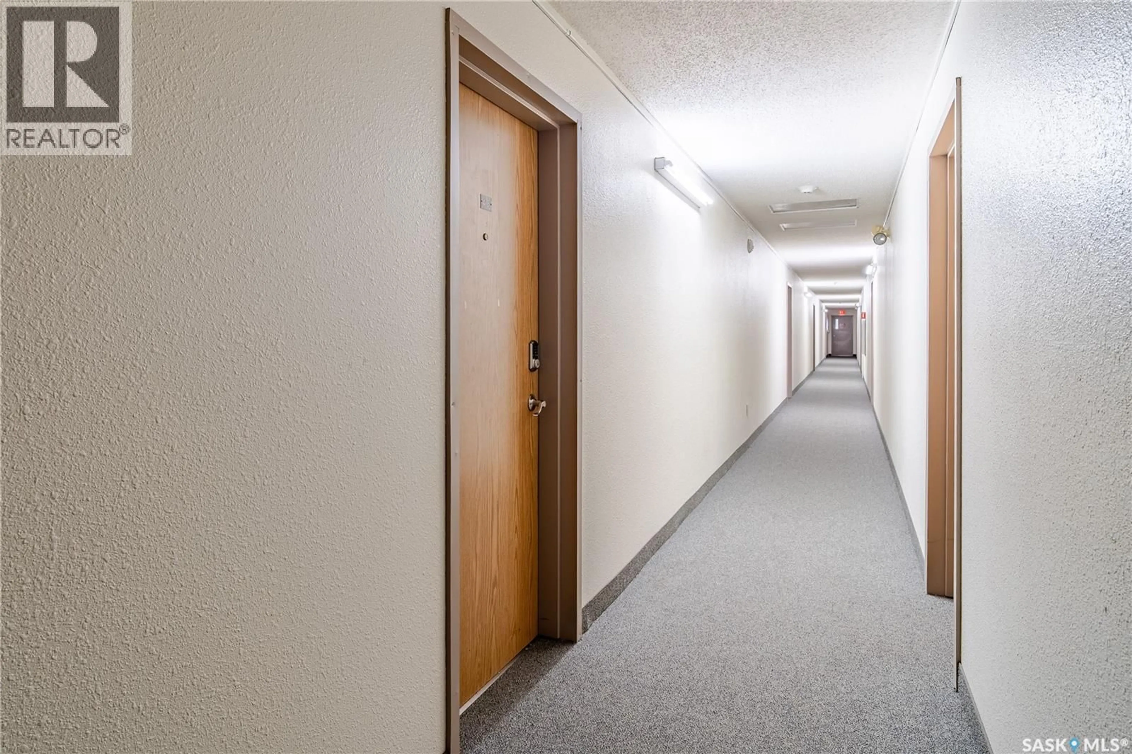 Indoor foyer for 2410 - 418 HESELTINE ROAD, Regina Saskatchewan S4V1N9