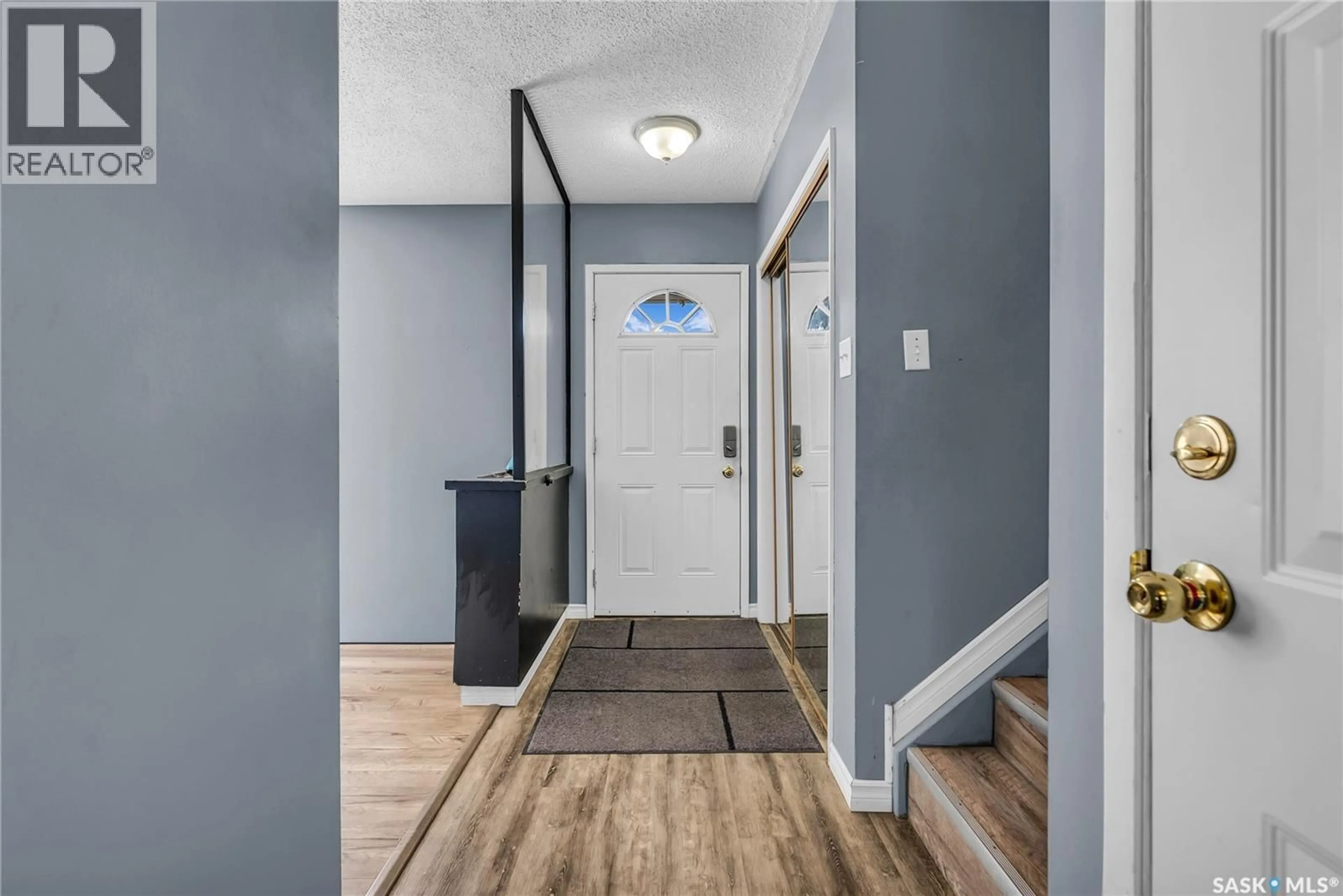 Indoor entryway for 15 MOXON CRESCENT, Saskatoon Saskatchewan S7H3B8